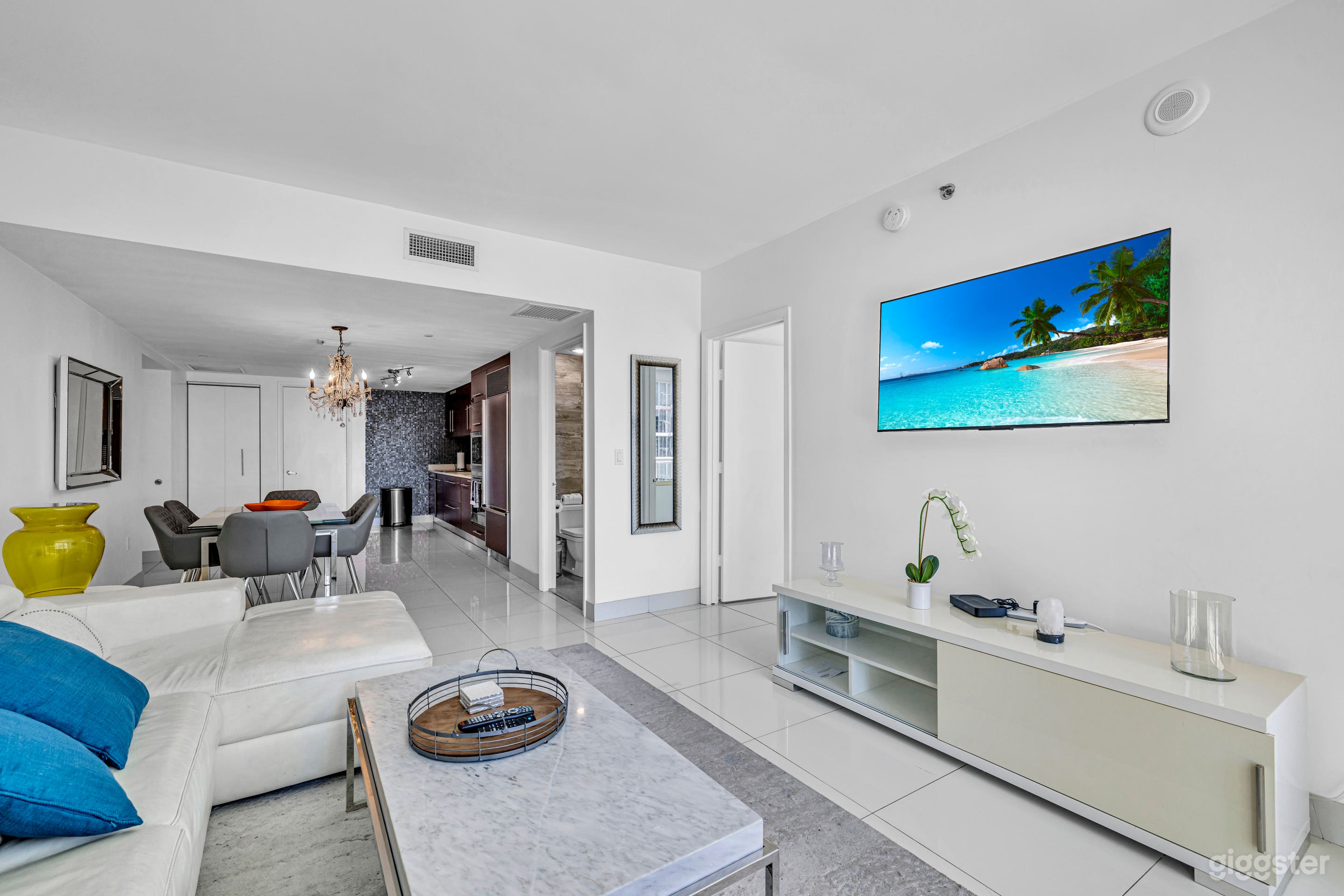 Luxury Oceanfront Condo with Panoramic Views Photo 3