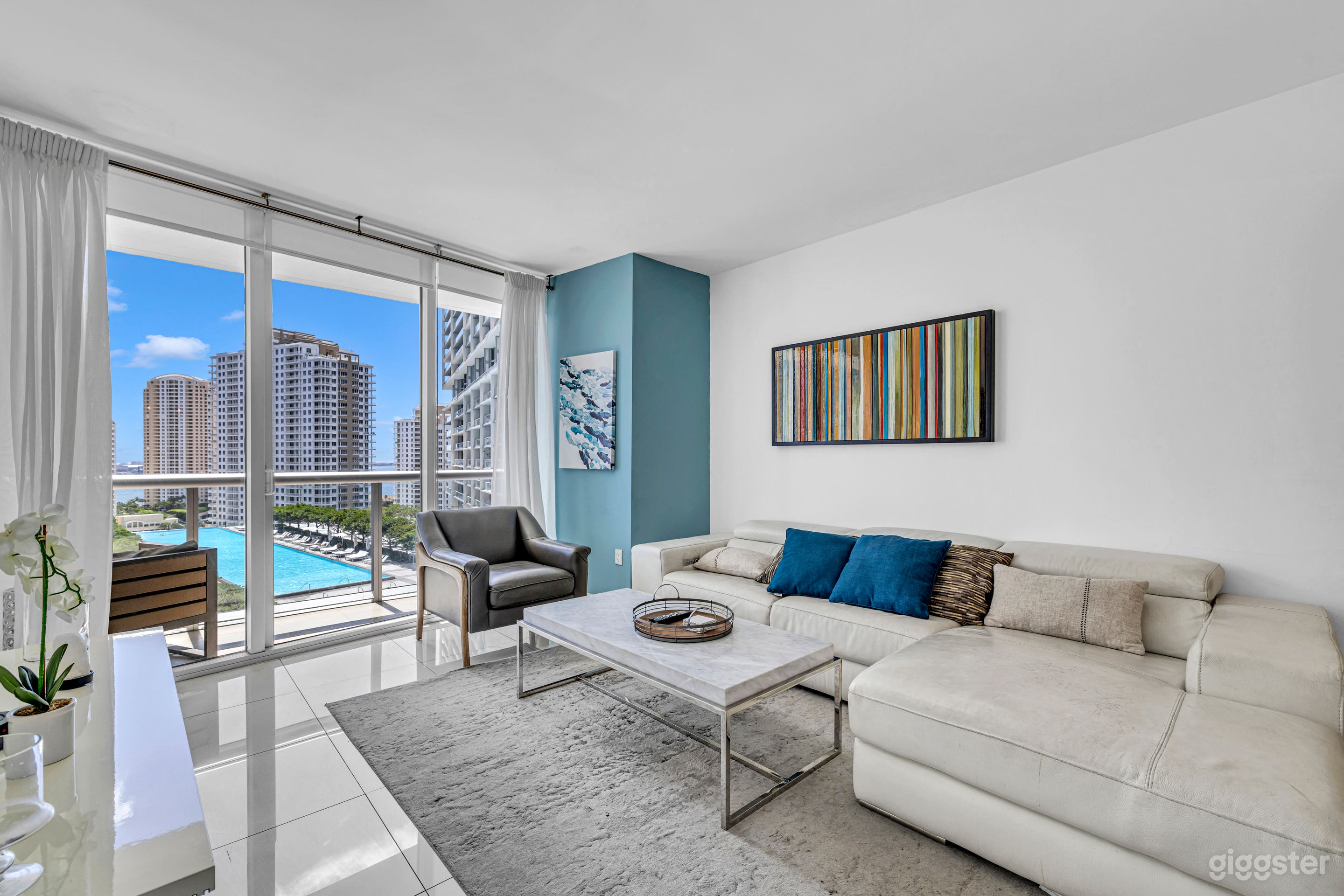Luxury Oceanfront Condo with Panoramic Views Photo 2
