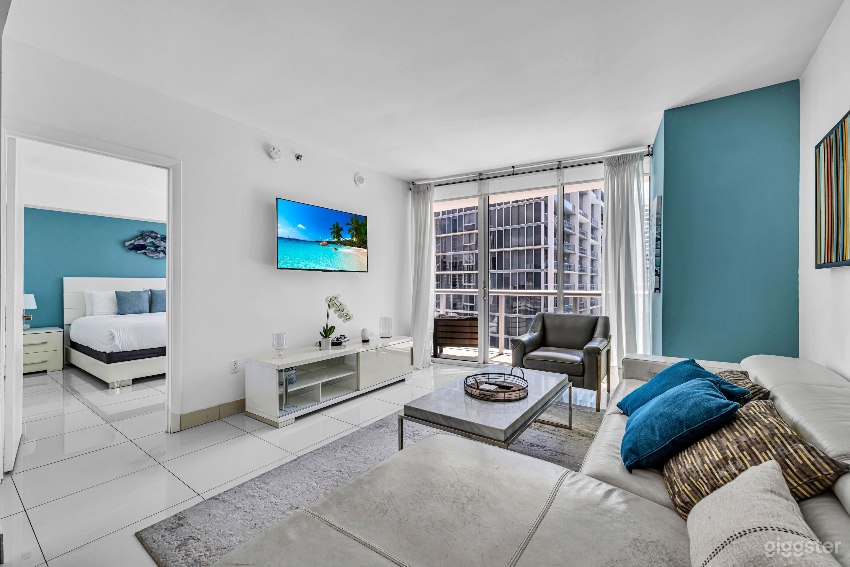 Luxury Oceanfront Condo with Panoramic Views Photo 4