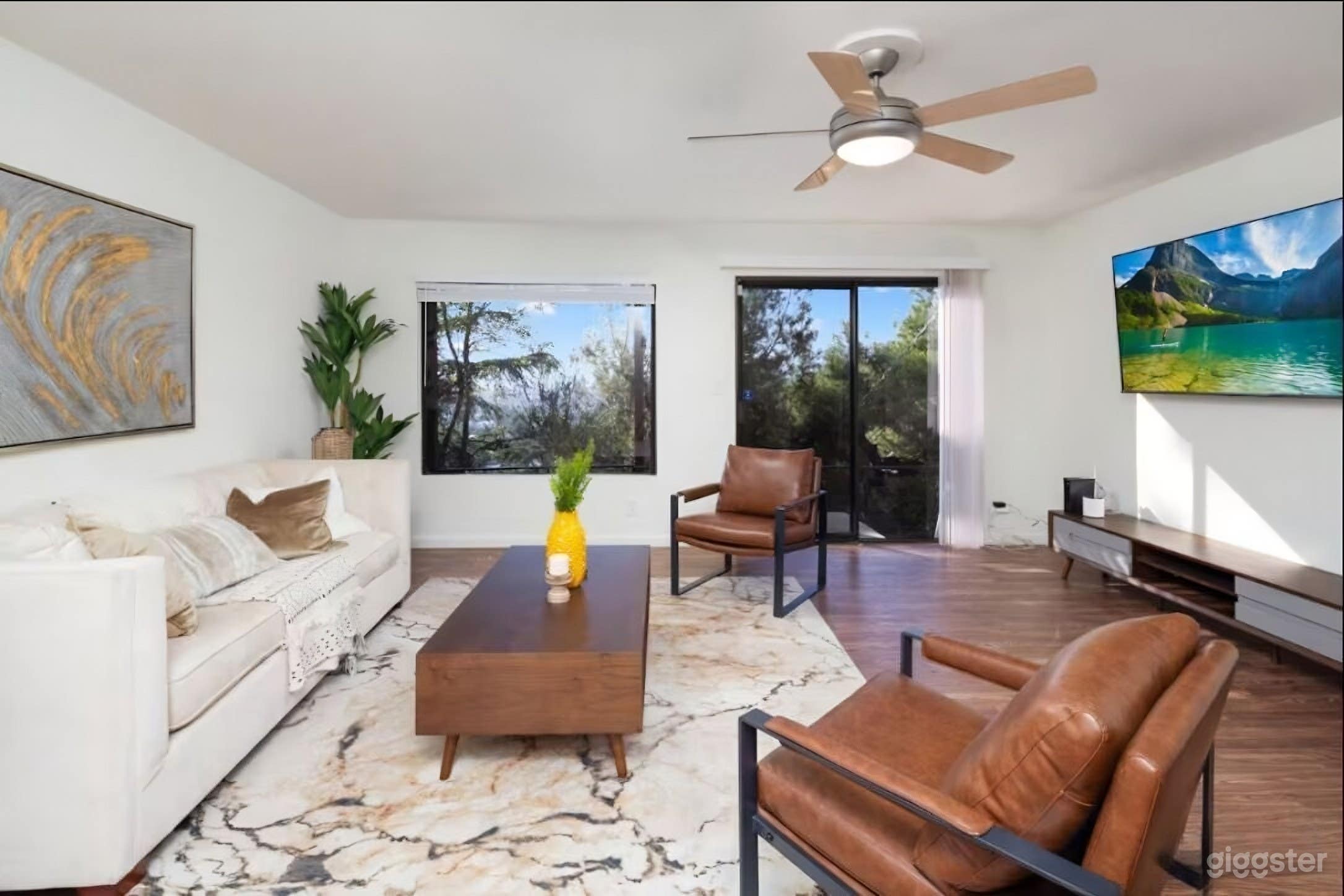 Elegant City View Home with Hot Tub & Spacious Interiors Photo 4