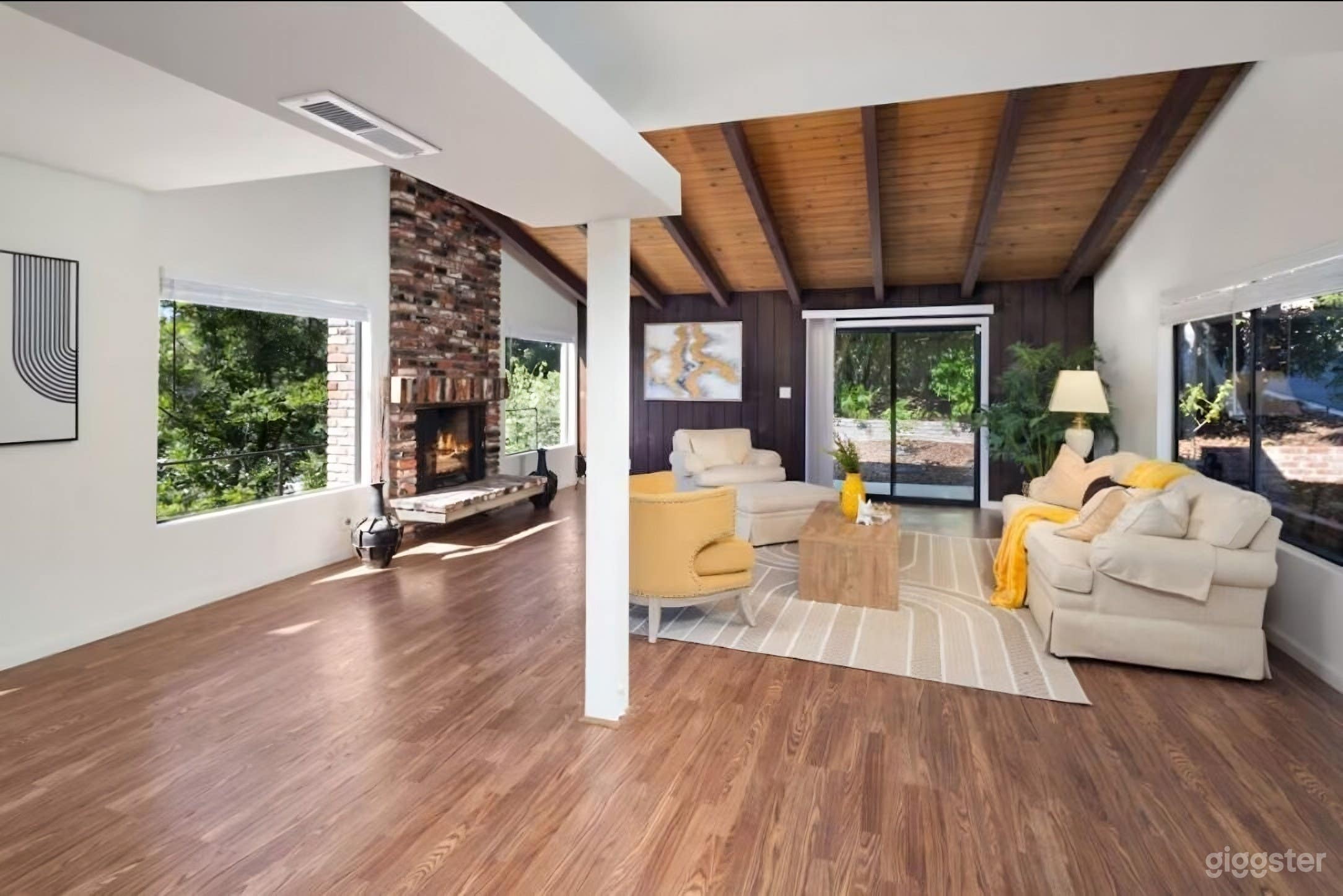 Elegant City View Home with Hot Tub & Spacious Interiors Photo 3