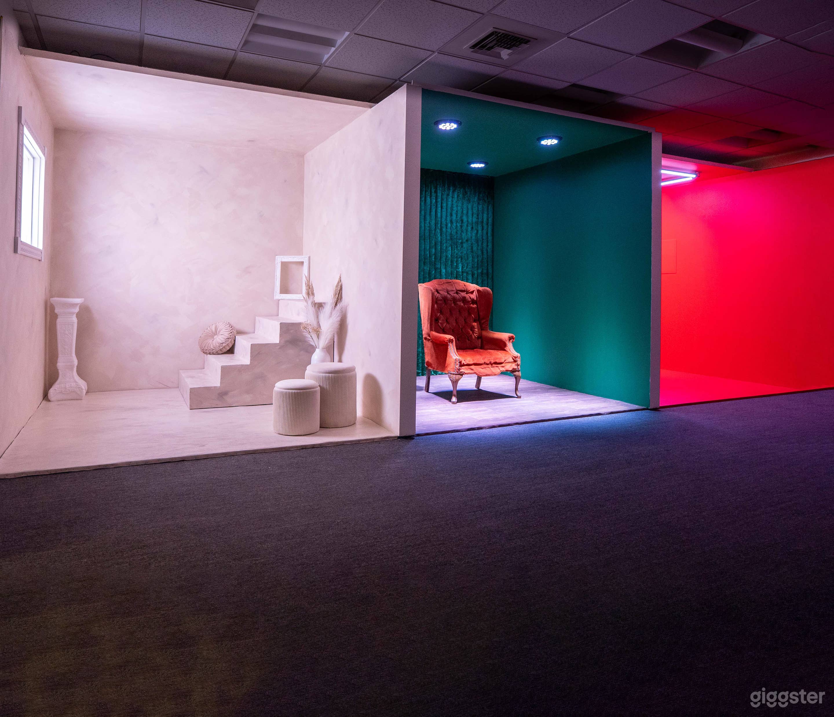 Studio 14 Sets Photo 1