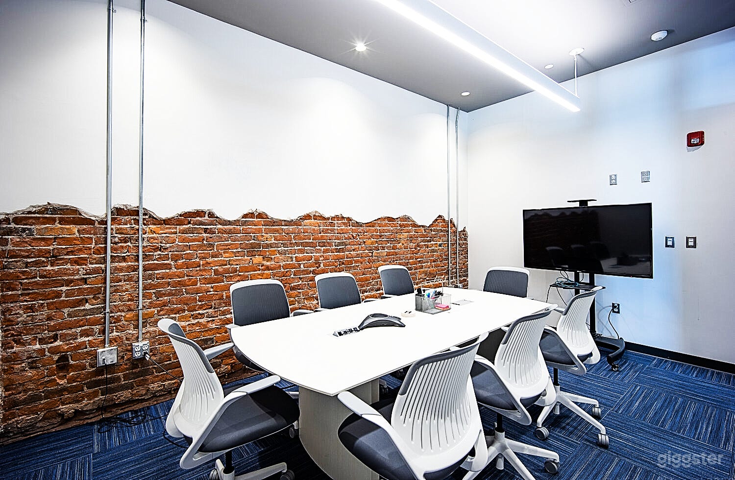 Ozzie - Brick Wall Meeting Room Photo 1
