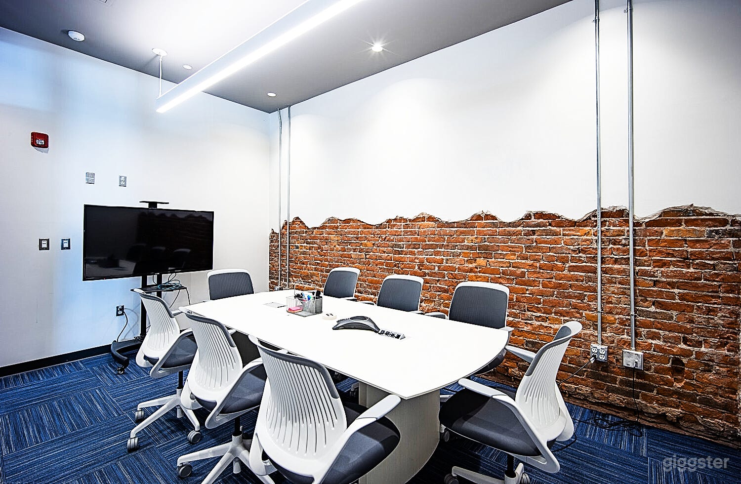 Ozzie - Brick Wall Meeting Room Photo 3