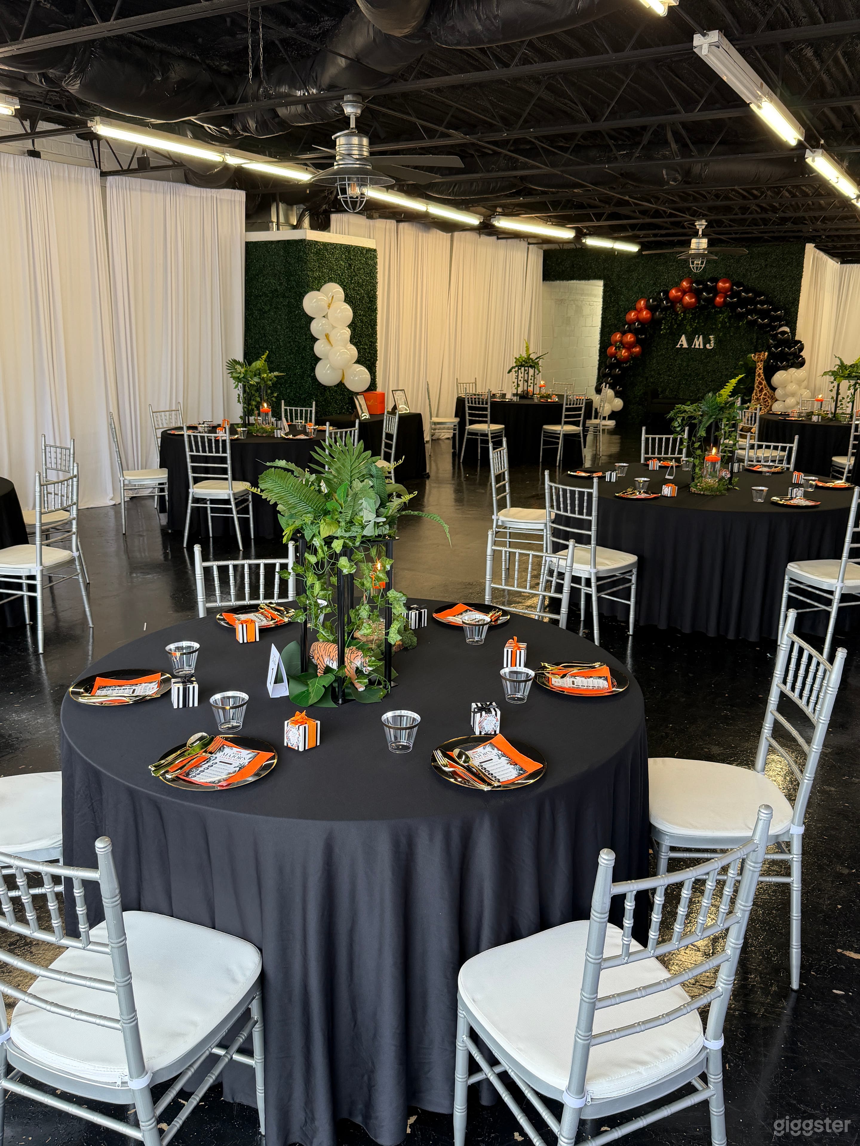 Intimate Midtown Memphis Event Venue Seats up to 100 Guests Photo 3