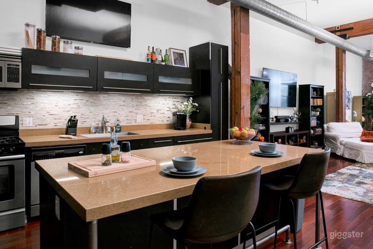  Spacious New York Inspired Loft 