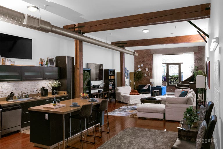 Spacious New York Inspired Loft 