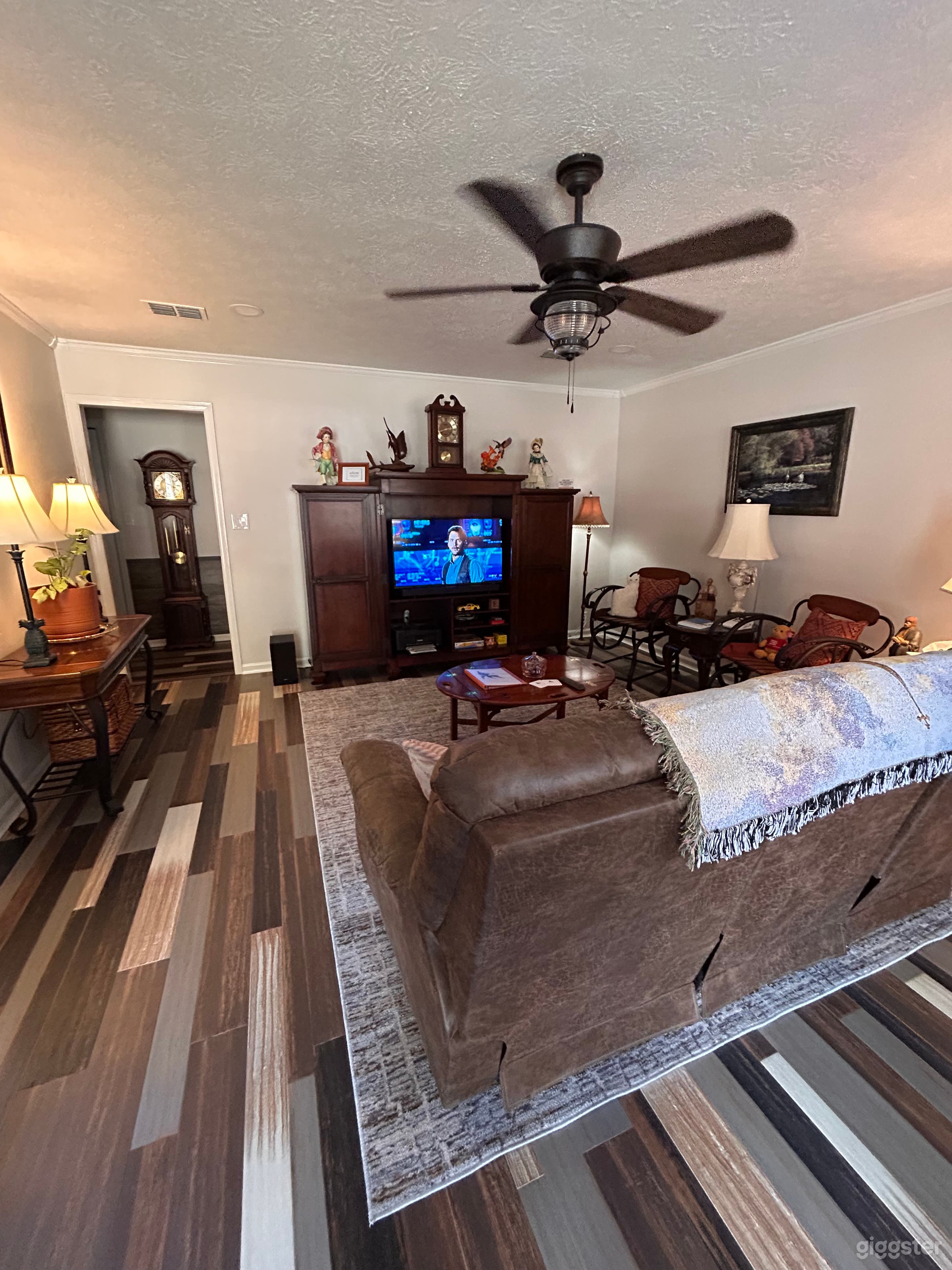 Rustic Charm, Where Antique meets Traditional Photo 3