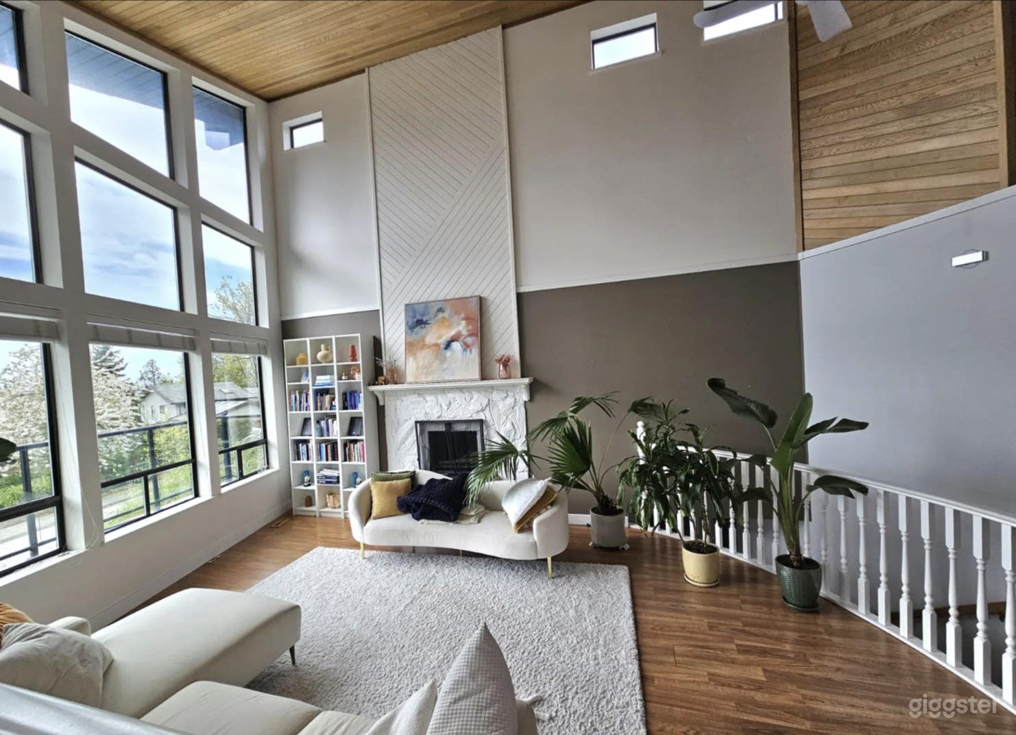Bohemian Bali-inspired Home Panoramic Views & High Ceilings Photo 4
