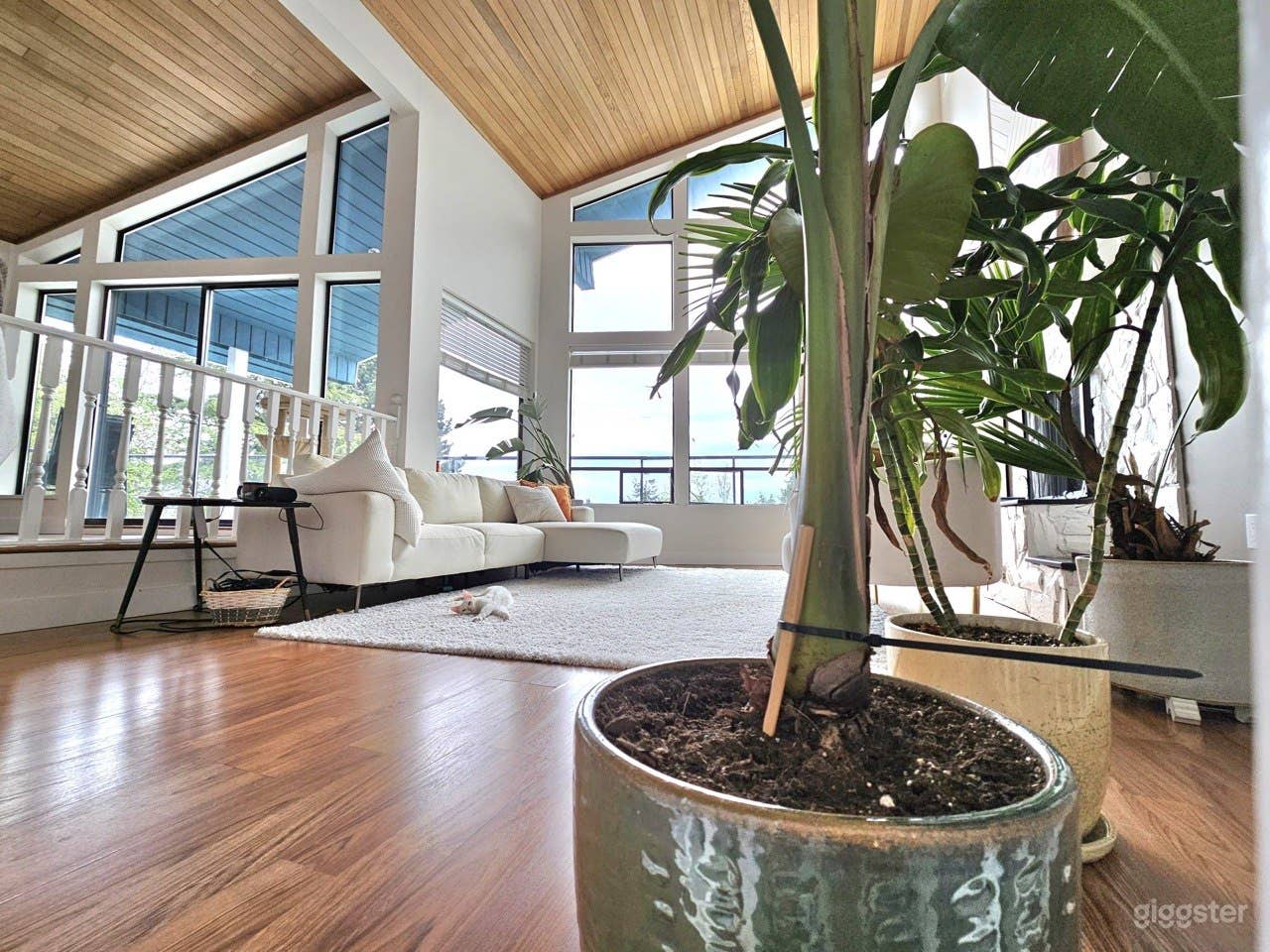 Bohemian Bali-inspired Home Panoramic Views & High Ceilings Photo 1