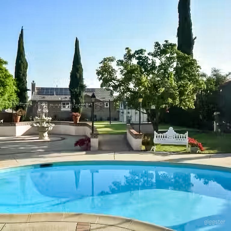  Propiedad de lujo de varios niveles con vistas panorámicas y piscina tipo resort 