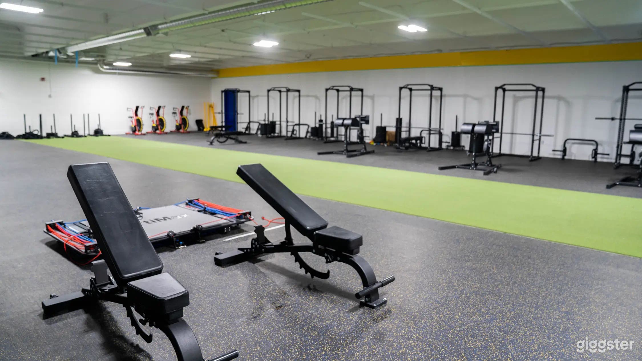 Bright &amp; Spacious Academic School Gym Photo 1