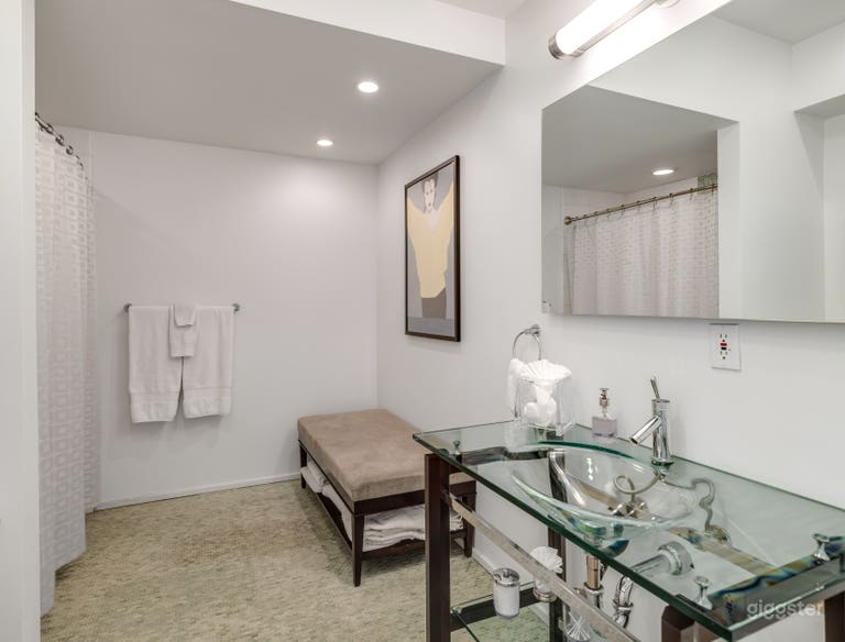  Private Movie Colony House 