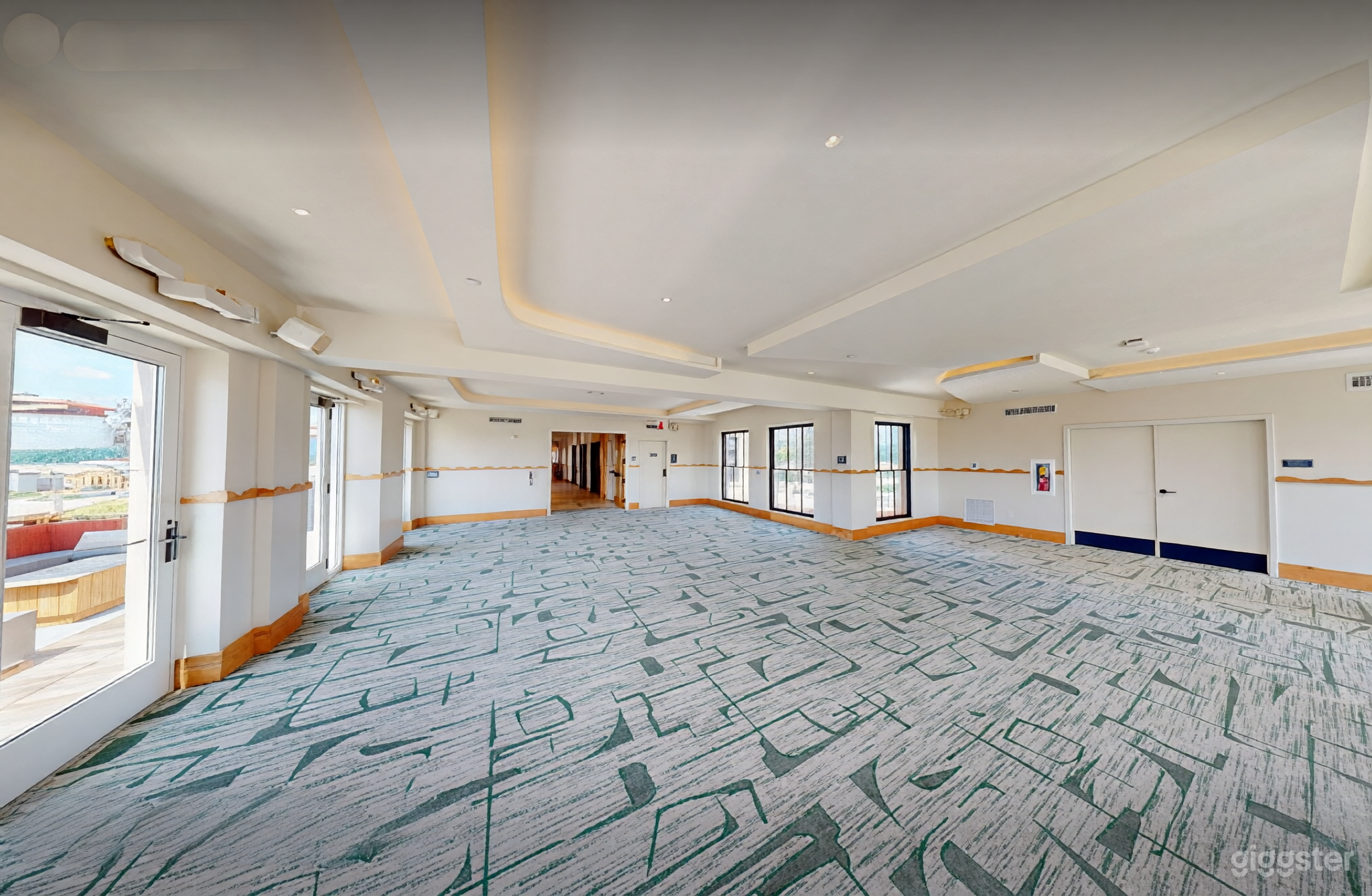 Elegant Ballroom & Flexible Event Space Photo 4