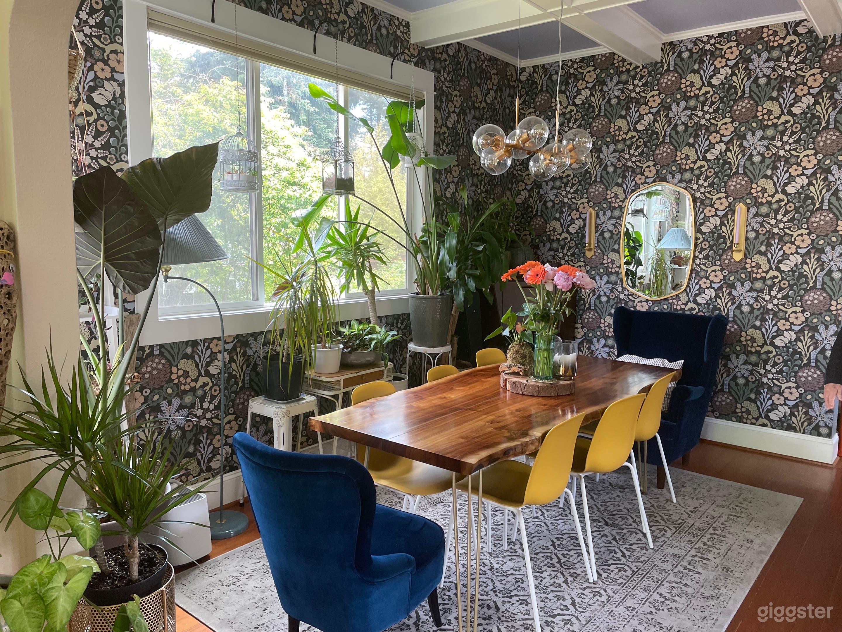 Historic Victorian w/ Beautiful Bohemian Interiors Photo 2