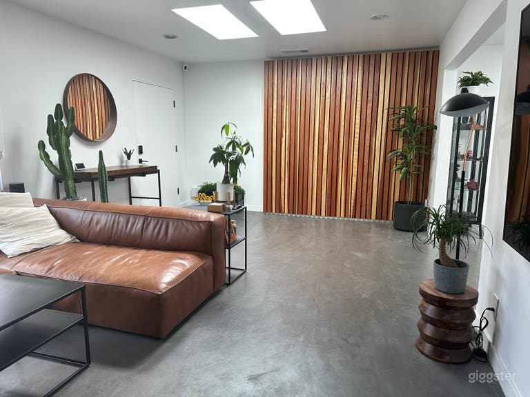  Blue House w/ the Green Door - Pool/HotTub/85"TV 