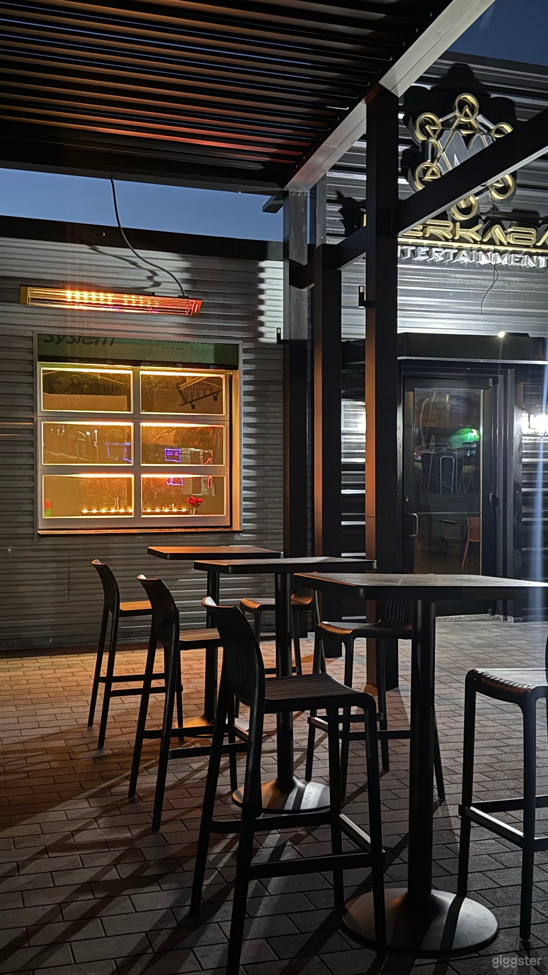 Upscale Indoor/Outdoor Event Venue Photo 4