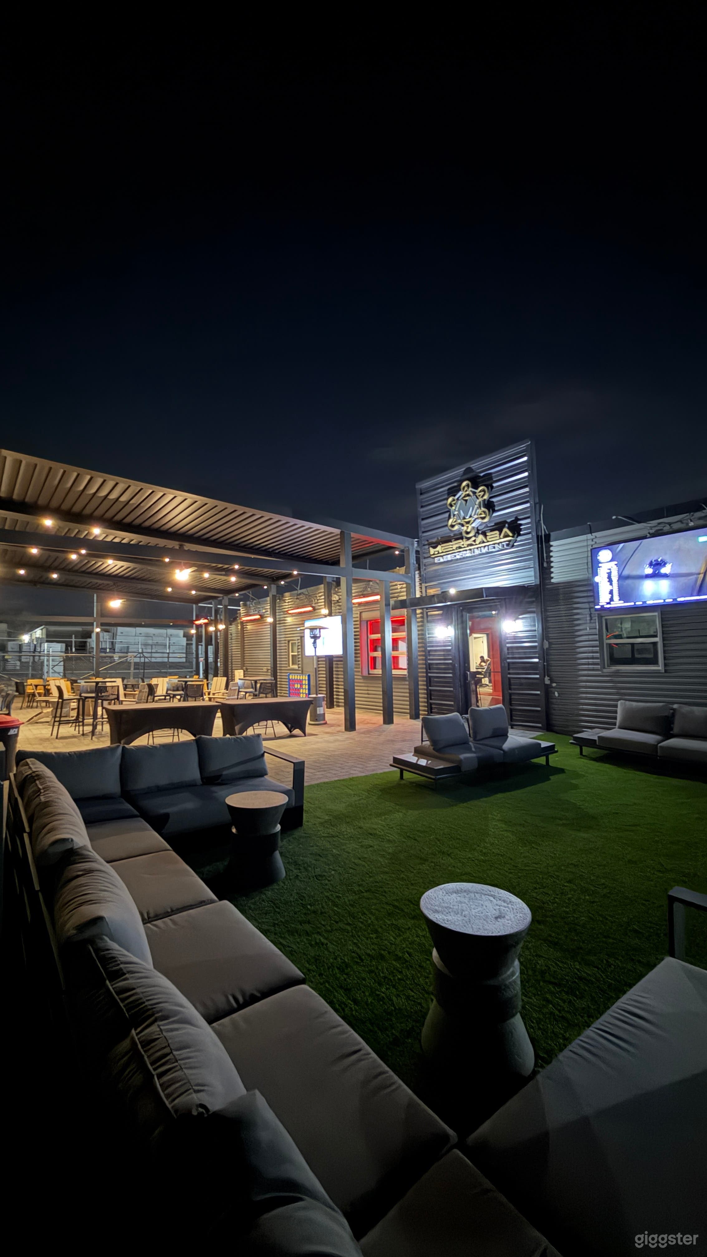 Upscale Indoor/Outdoor Event Venue Photo 1