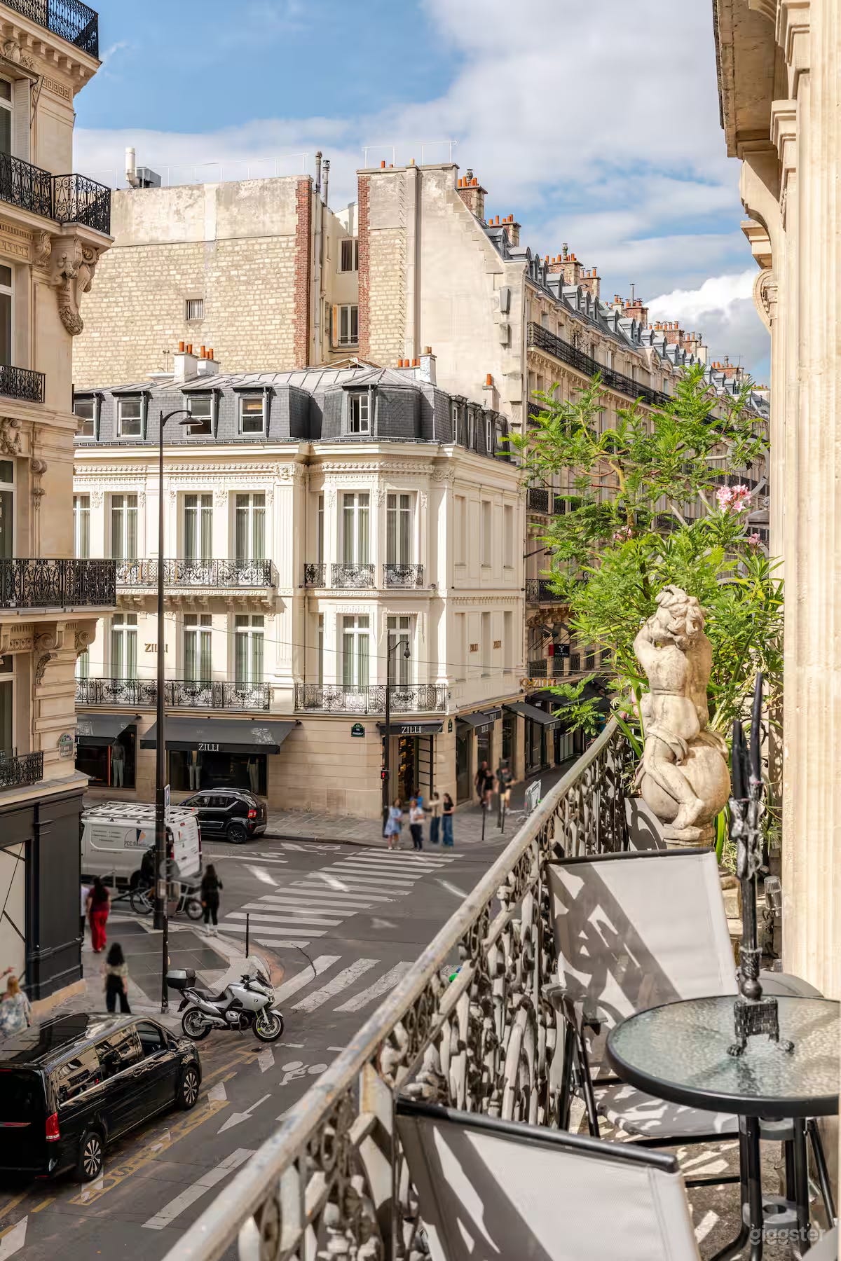 Photo de Luxury Haussmann Apartment in Paris for Events & Productions 2