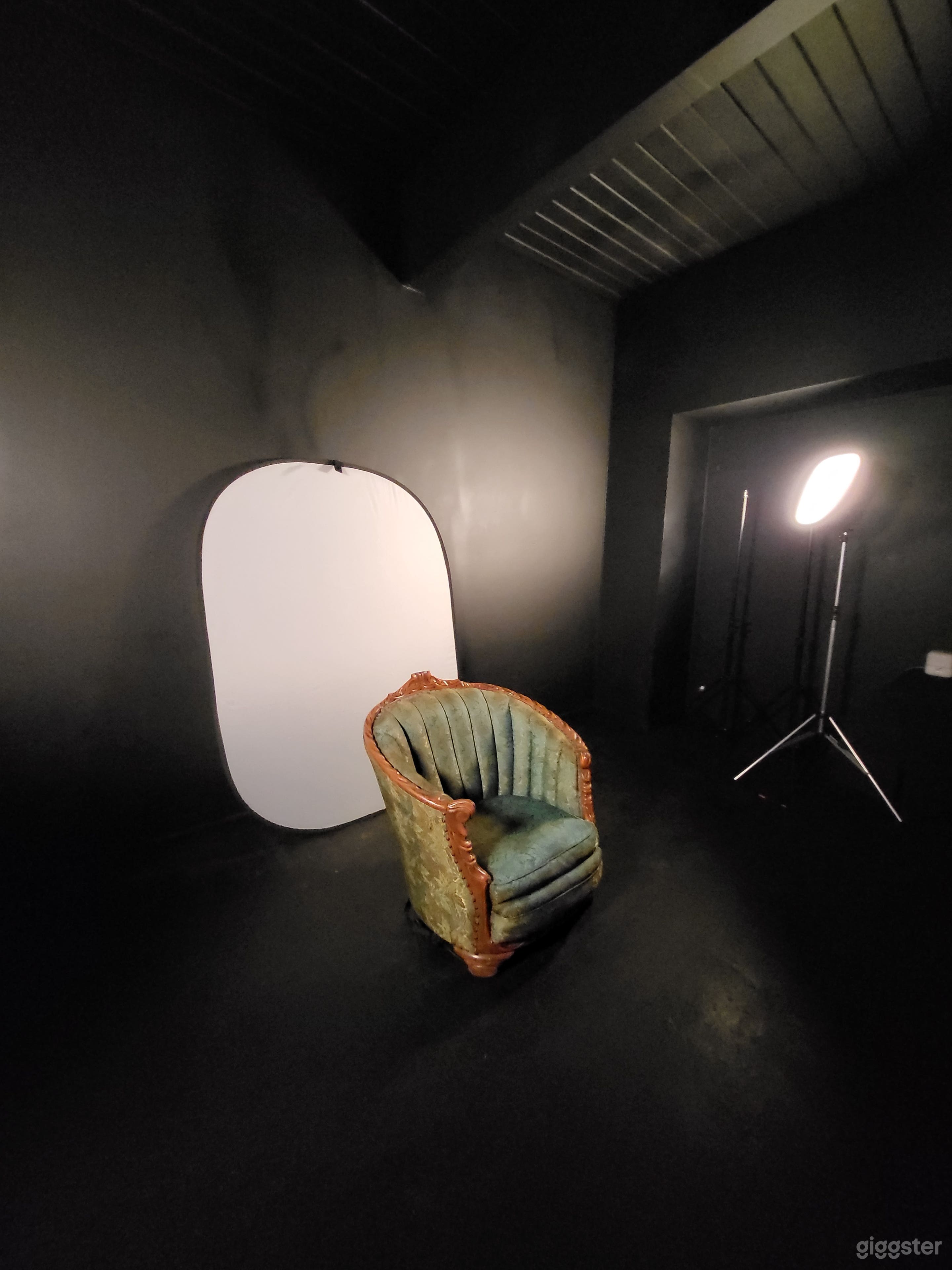 Versatile downtown studio  Photo 4