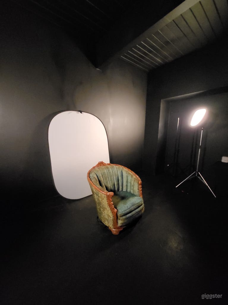  Versatile downtown studio  