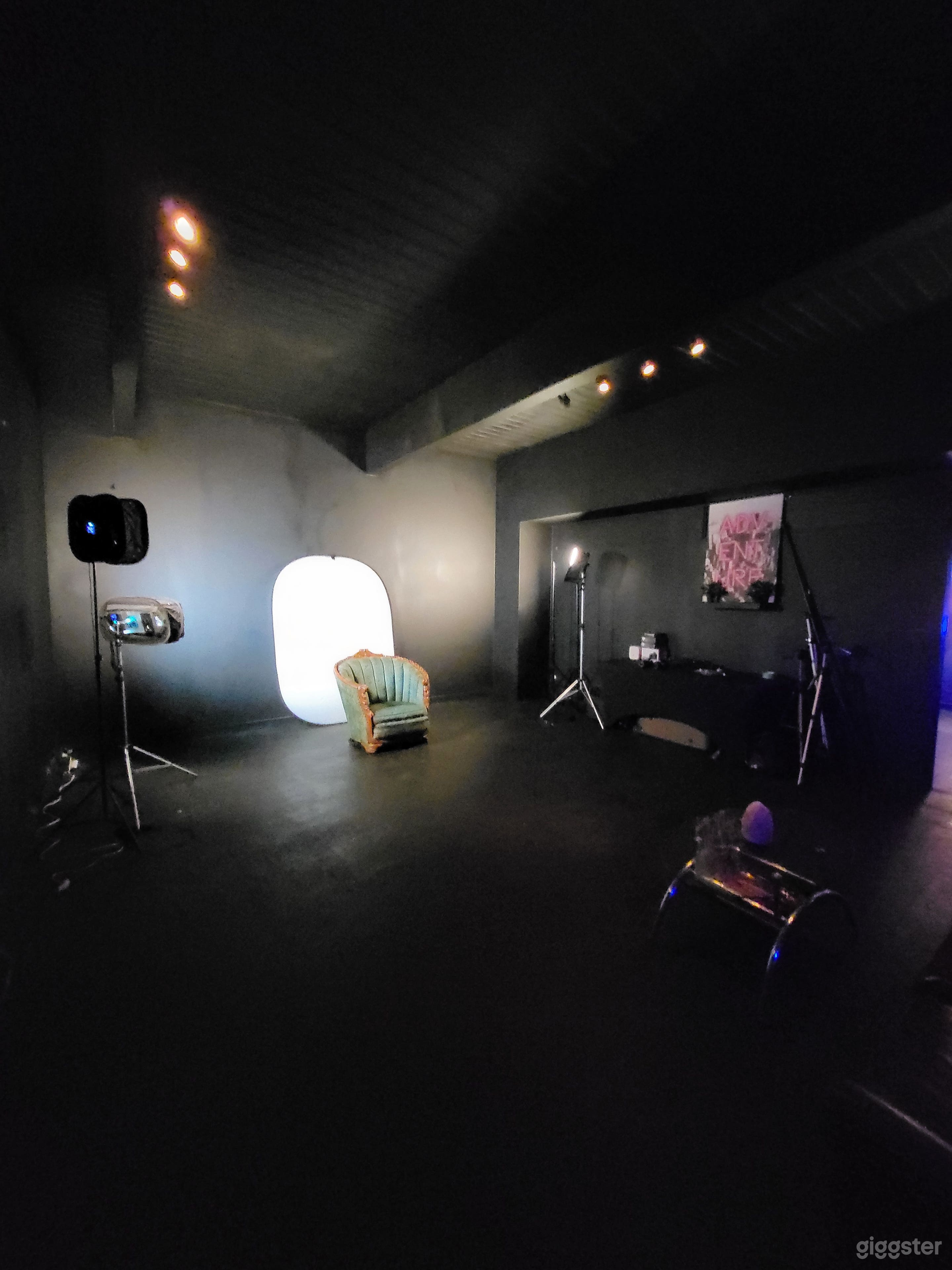 Versatile downtown studio  Photo 2