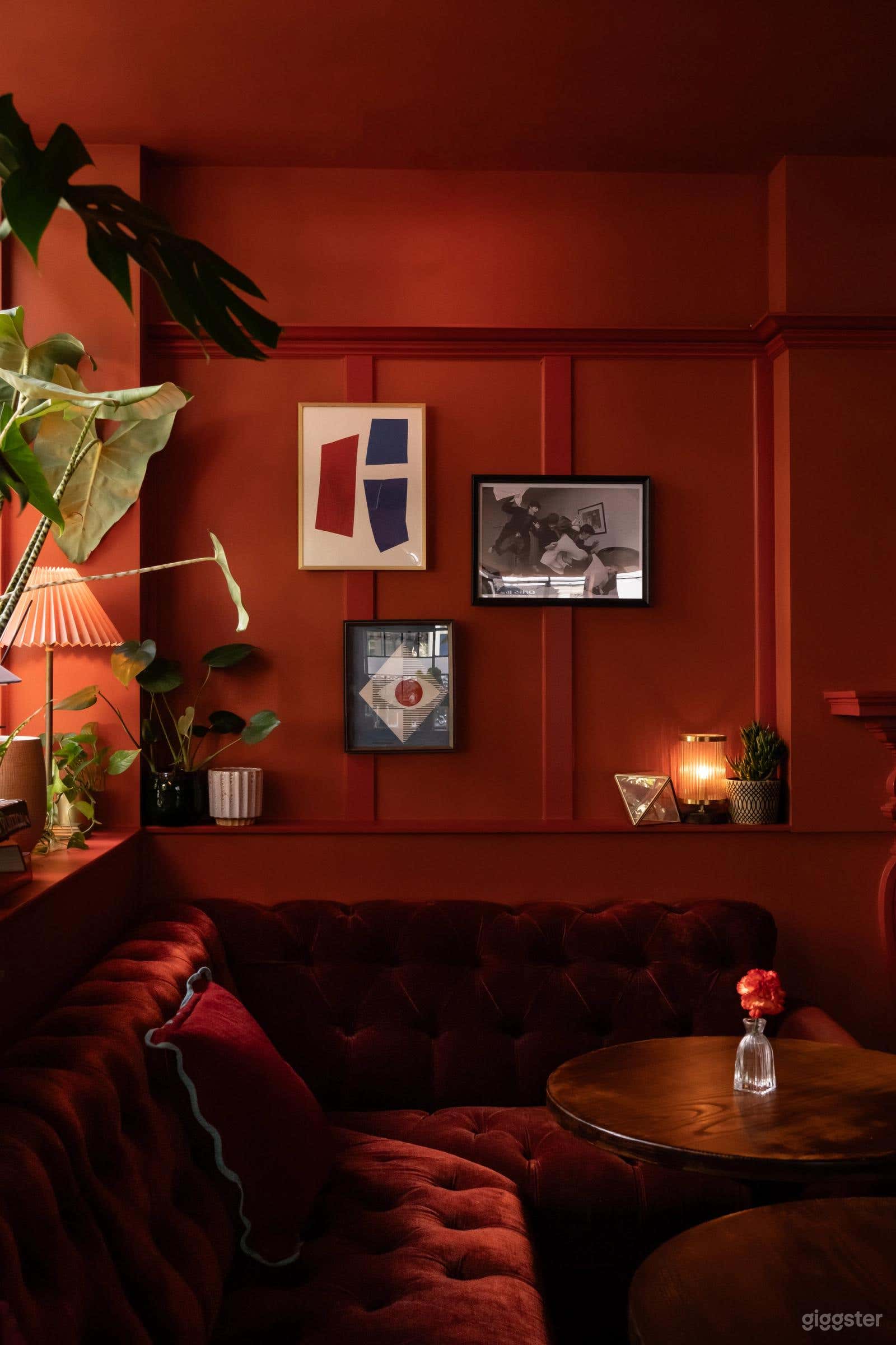 Contemporary Restaurant &amp; Bar with Private Garden Photo 4