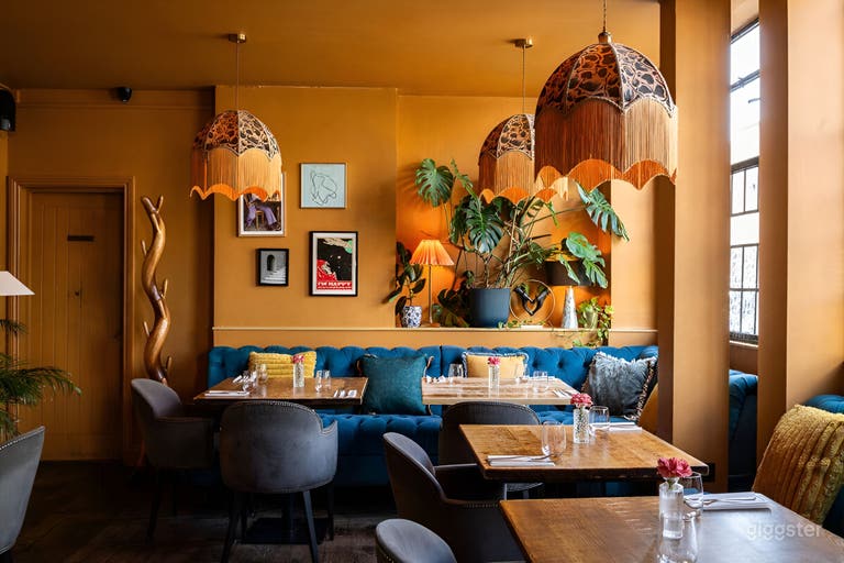  Contemporary Restaurant & Bar with Private Garden 