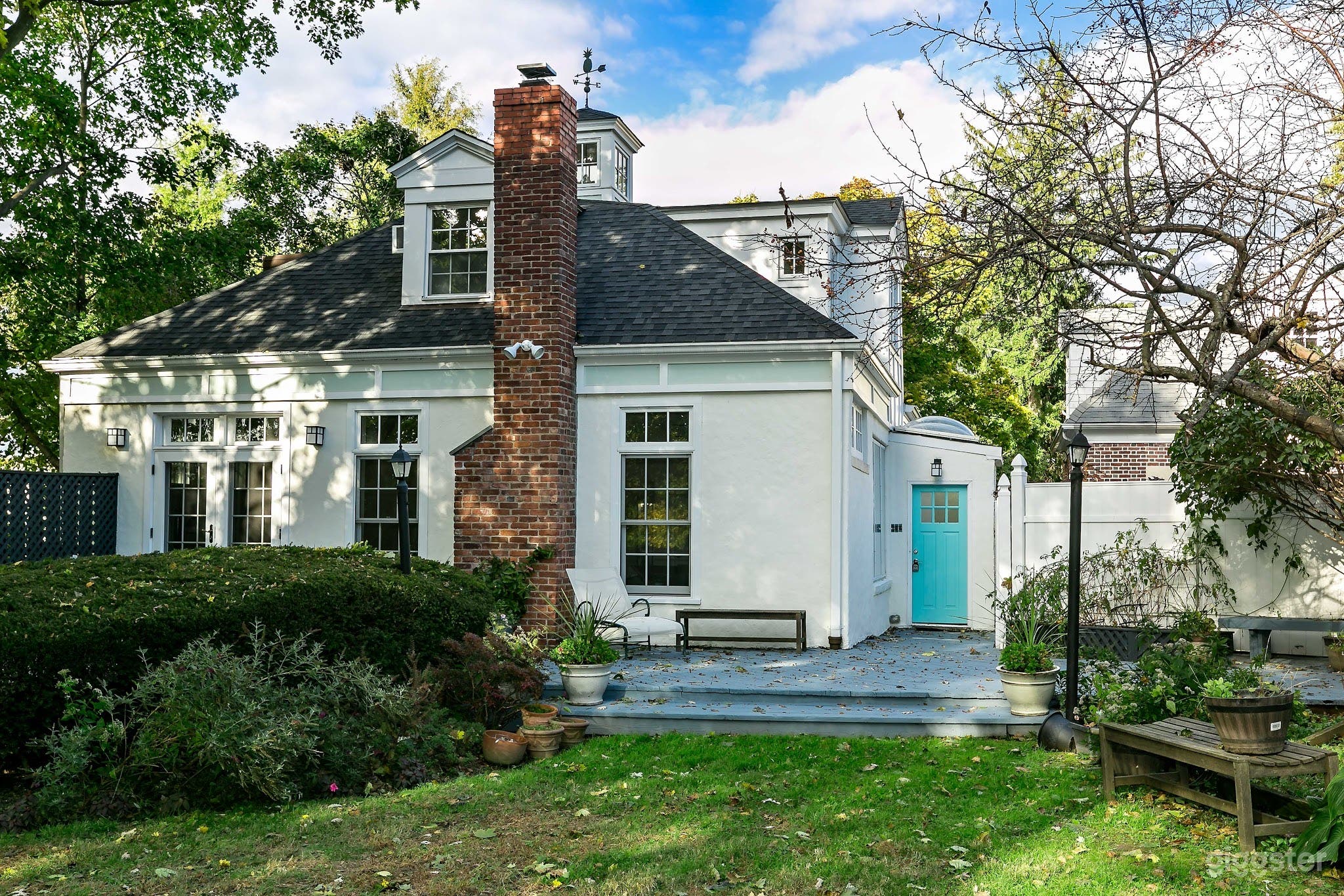 Charming Carriage House  Photo 1
