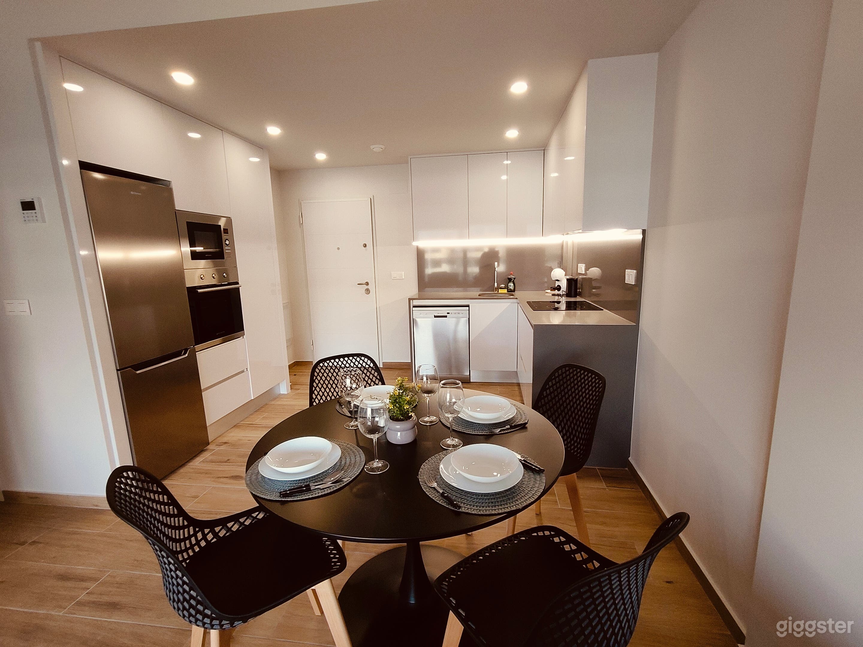 Costa Blanca Beach Getaway with Pool/Gym/Parking Photo 4