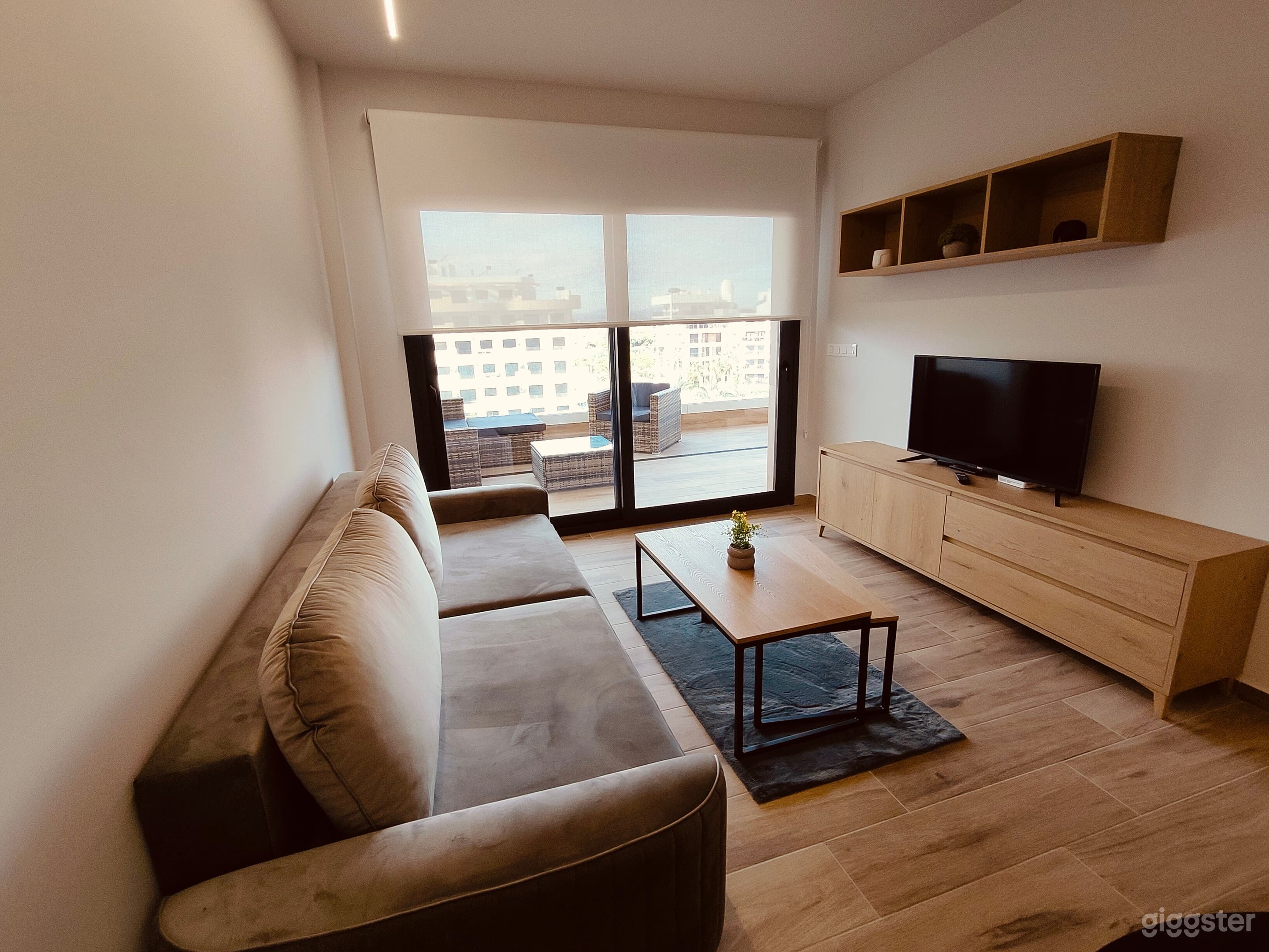 Costa Blanca Beach Getaway with Pool/Gym/Parking Photo 3