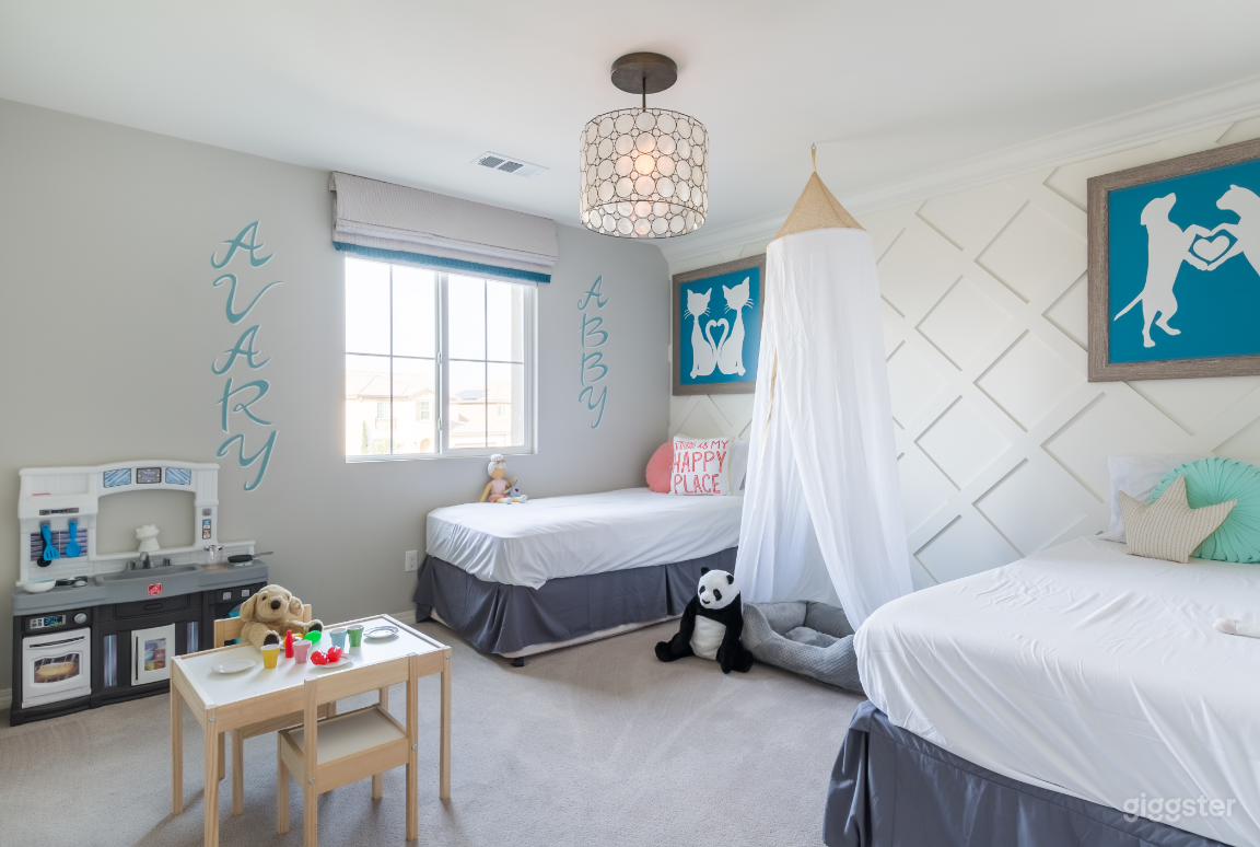 Kid's Bedroom/ Play Room