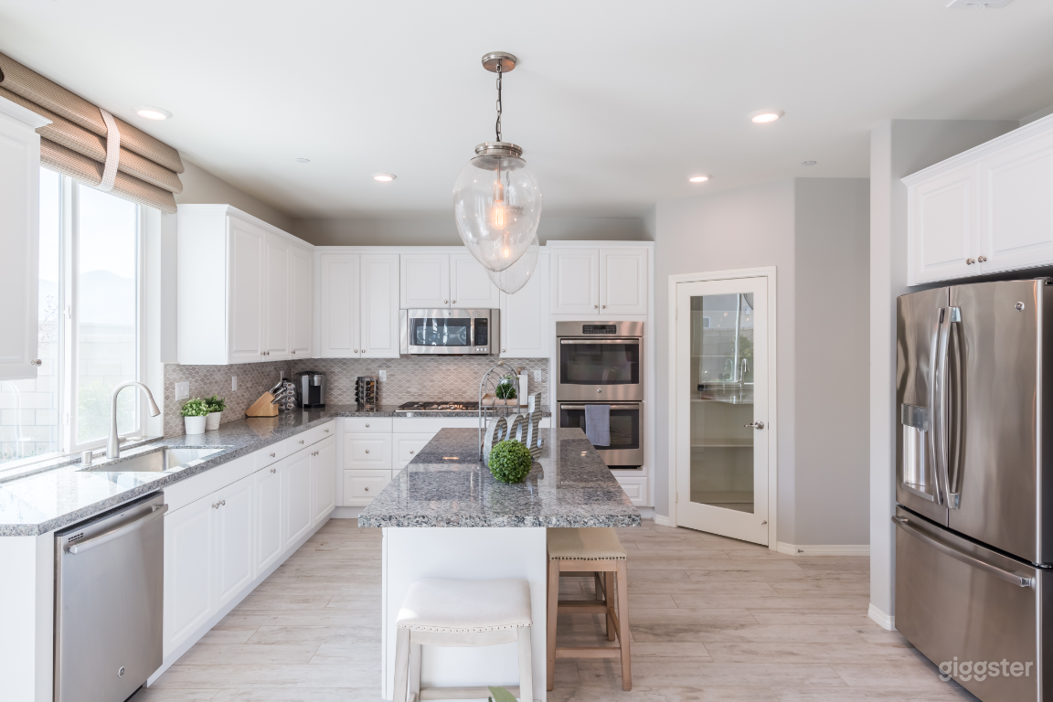 Sun Kissed Modern Fresh Home Photo 2