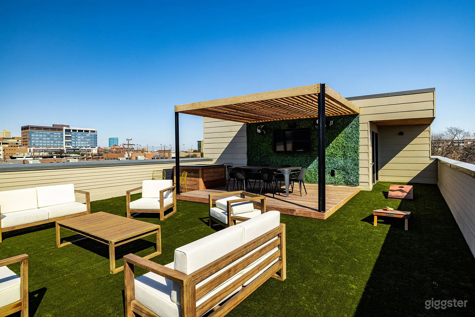Rooftop Retreat with Skyline View Photo 1