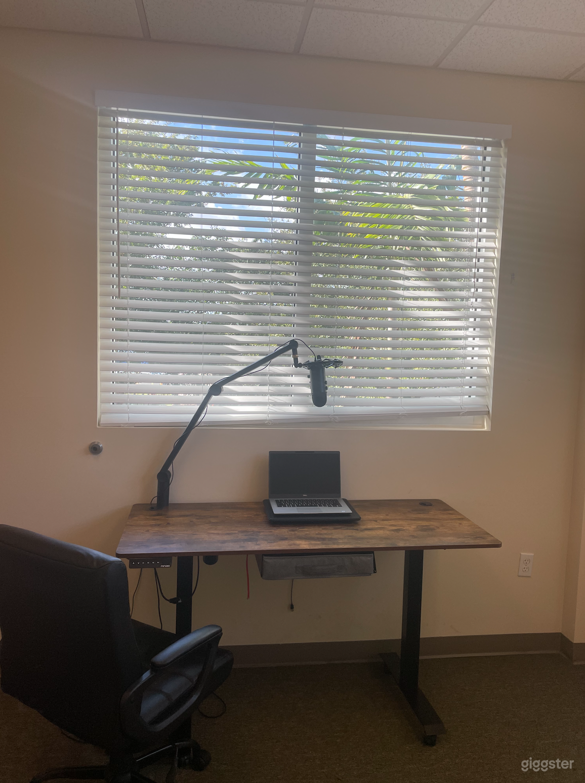 Versatile Office  Photo 1