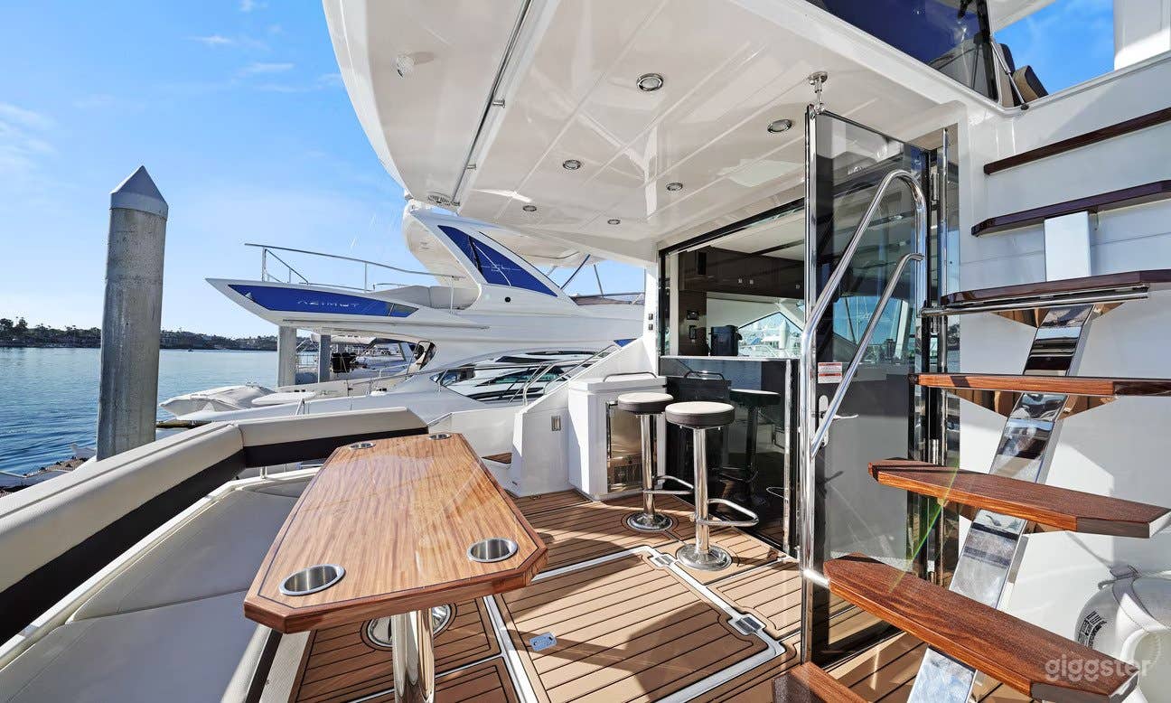 60ft Cruisers Flybridge Yacht Photo 2