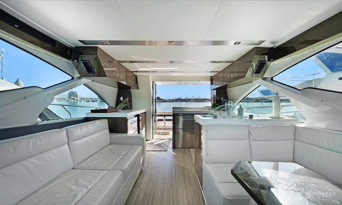 60ft Cruisers Flybridge Yacht Photo 3