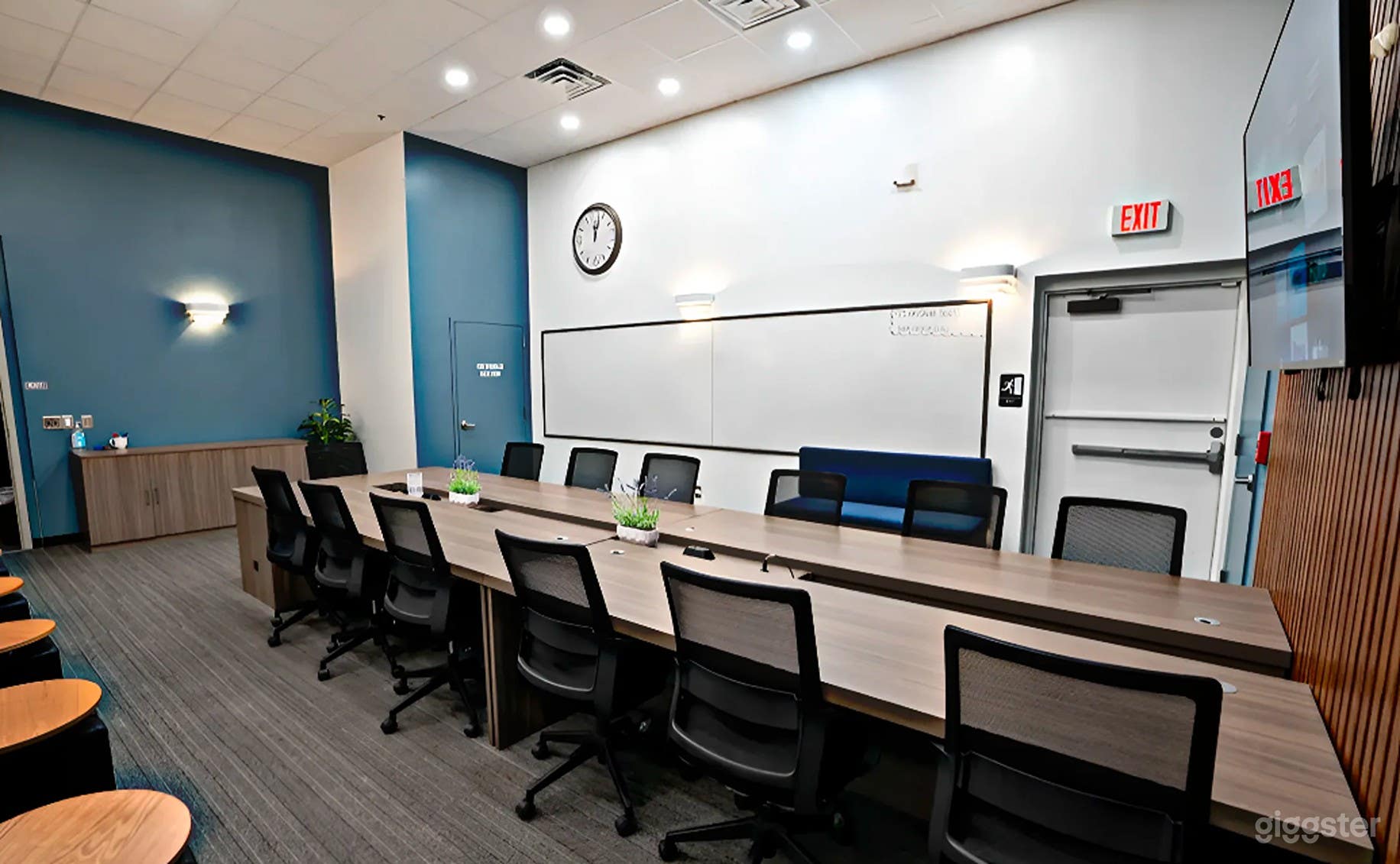 Professional 24 Person Boardroom near Jacksonville Beach Photo 3