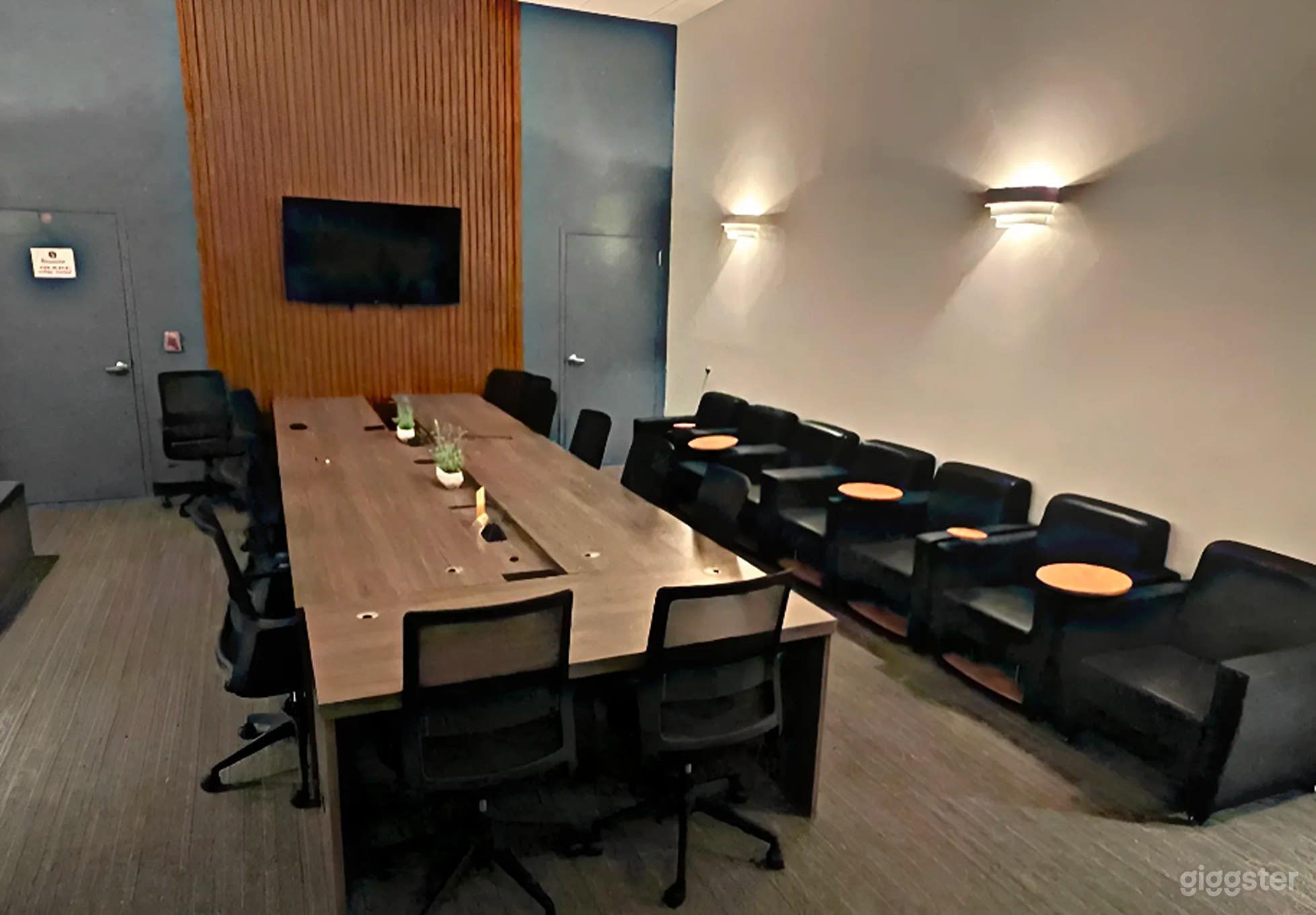 Professional 24 Person Boardroom near Jacksonville Beach Photo 4