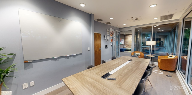  Trendy Conference Room in University District 