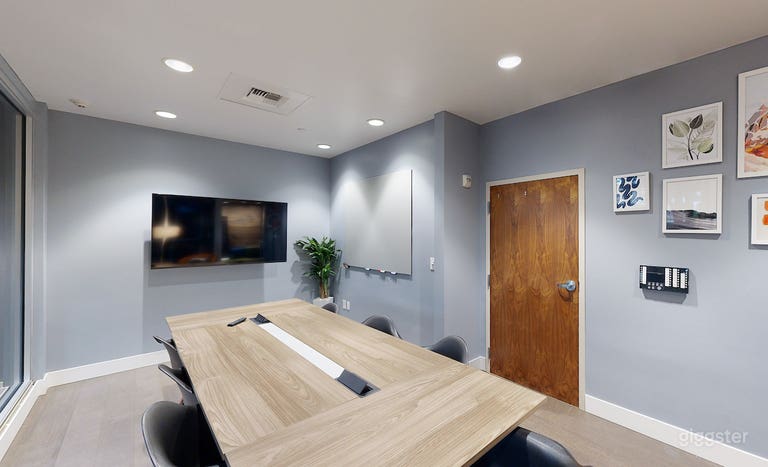  Trendy Conference Room in University District 