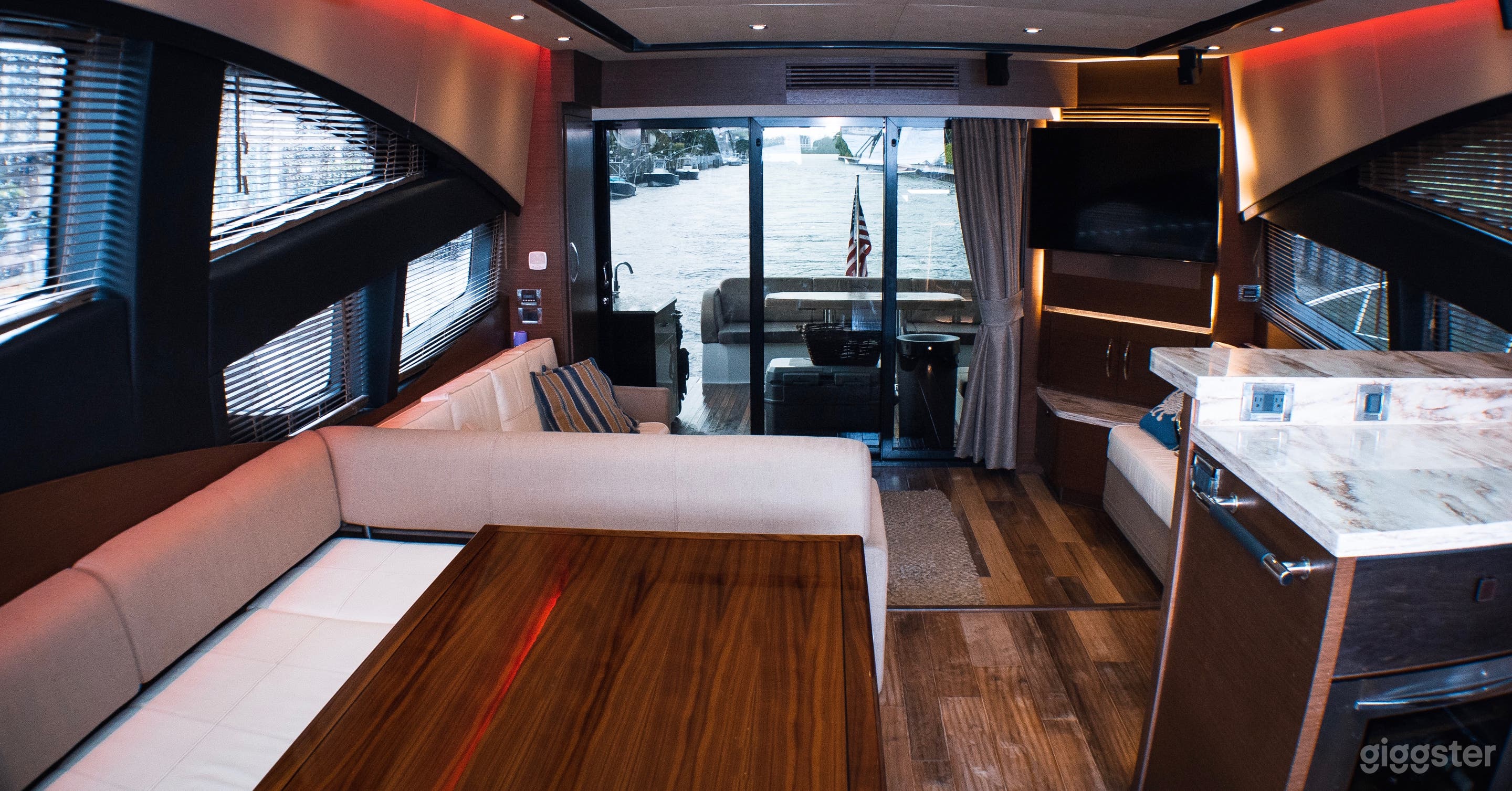 High-Class 65FT SEA RAY L650 Party Yacht Space Events with Jetski Included Photo 2