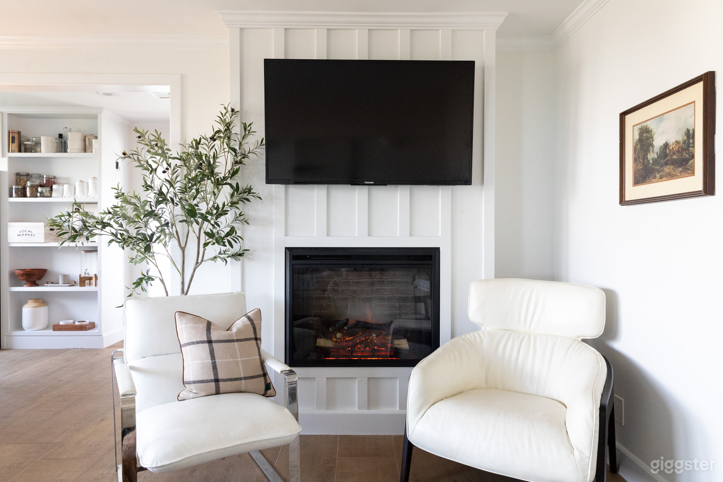 Neutral &amp; Cozy Fireplace Home Photo 1