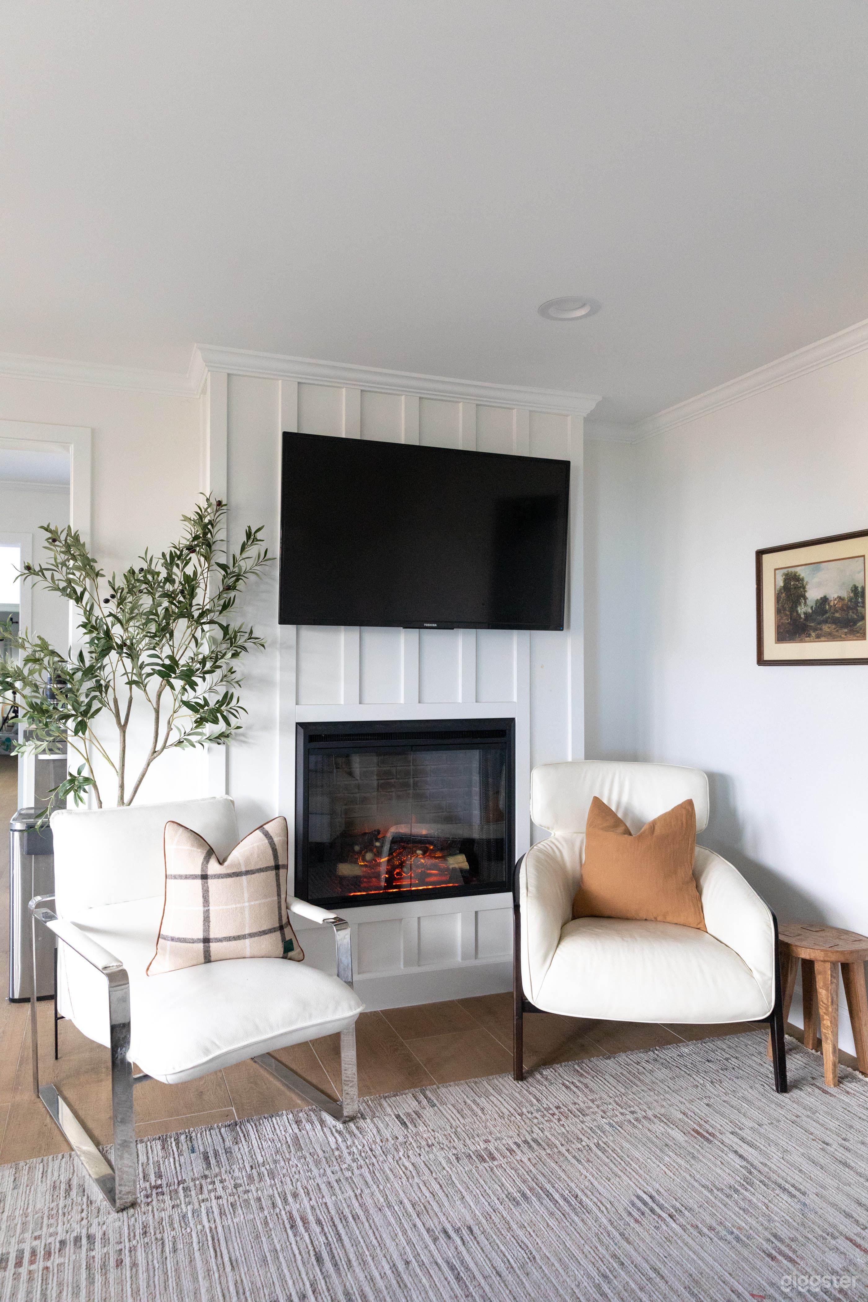 Neutral &amp; Cozy Fireplace Home Photo 2