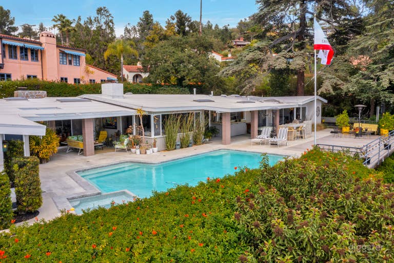  RETRO CHIC GLENDALE  VIEW HOUSE  