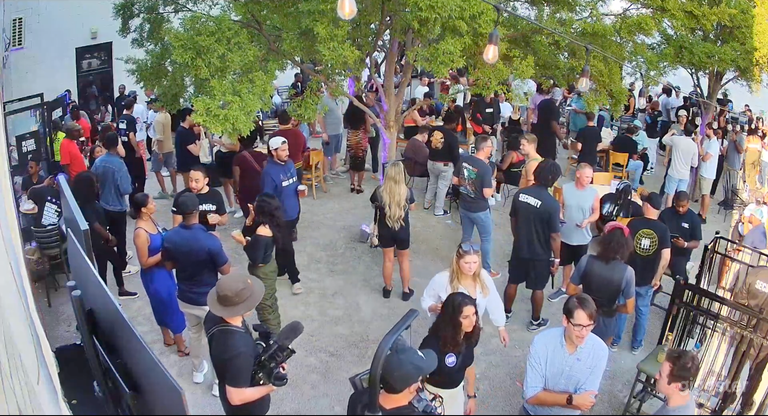  Open and Spacious Courtyard 