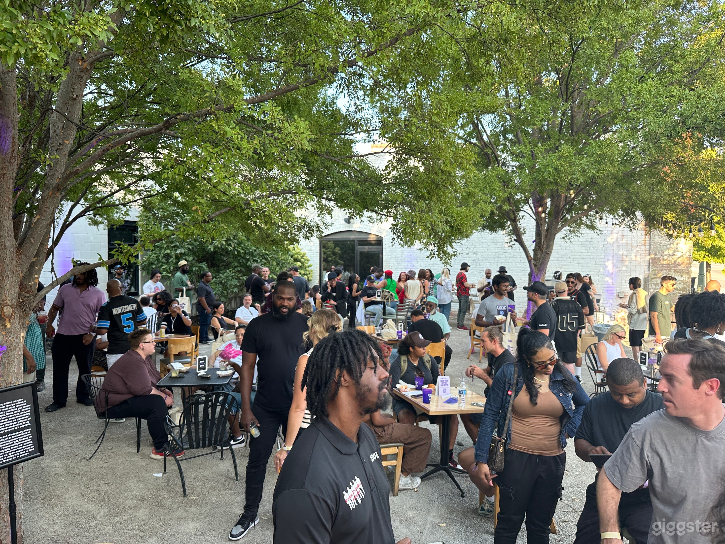 Open and Spacious Courtyard Photo 4