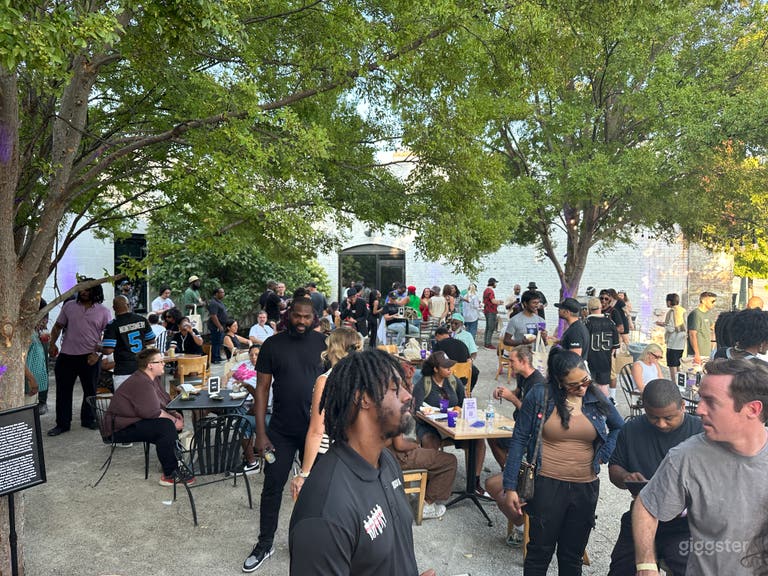  Open and Spacious Courtyard 