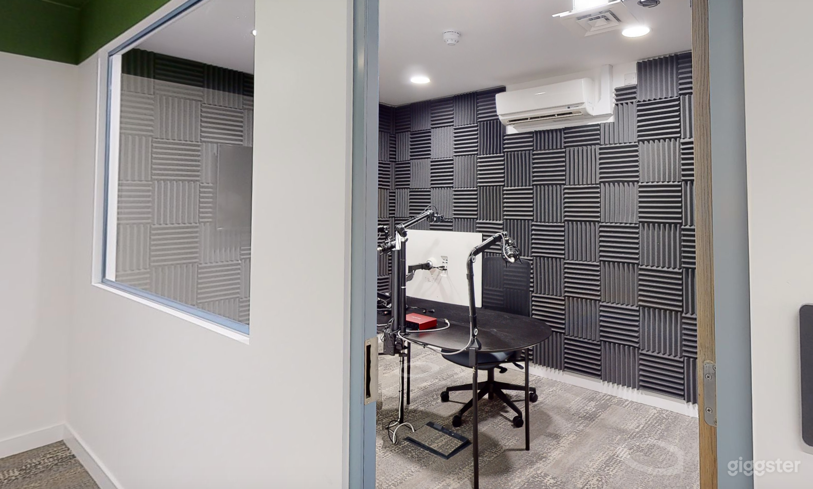 The Station Podcast Good For 2 Persons Photo 4