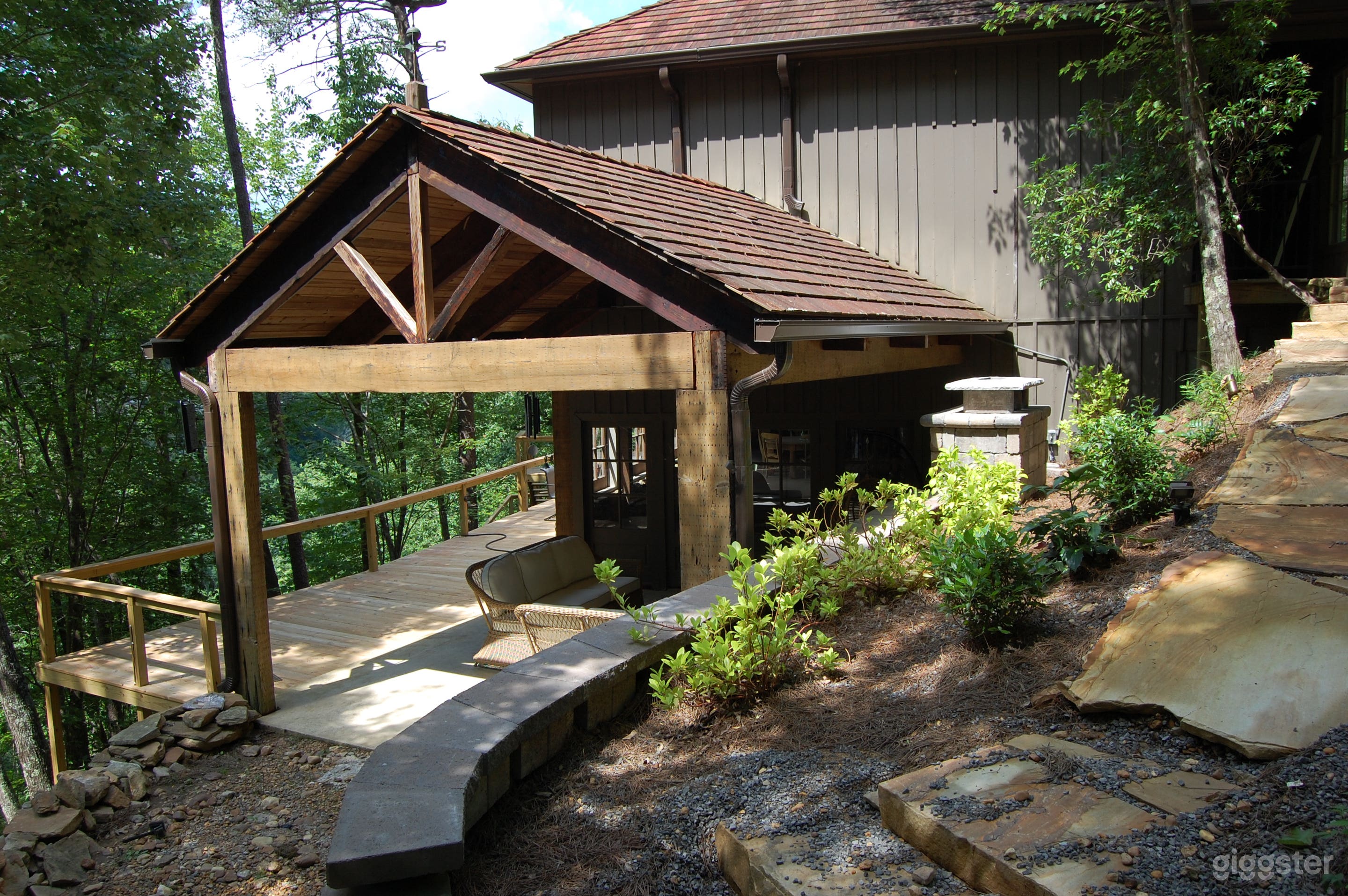 Beautiful Off-Grid Cabin with Waterfalls Photo 4